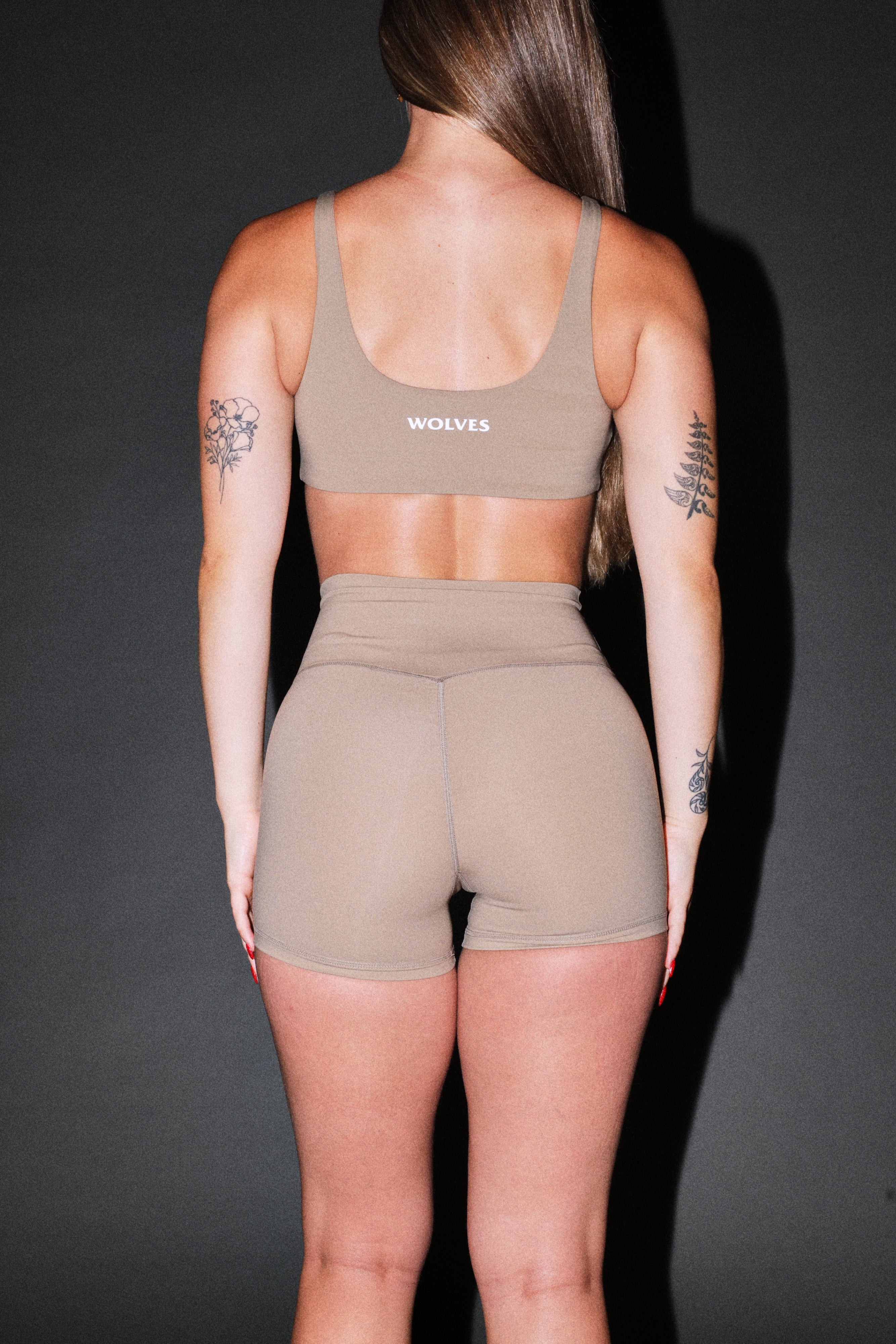 Loyalty V3 "Energy" Pump Shorts in Taupe — imagem 4