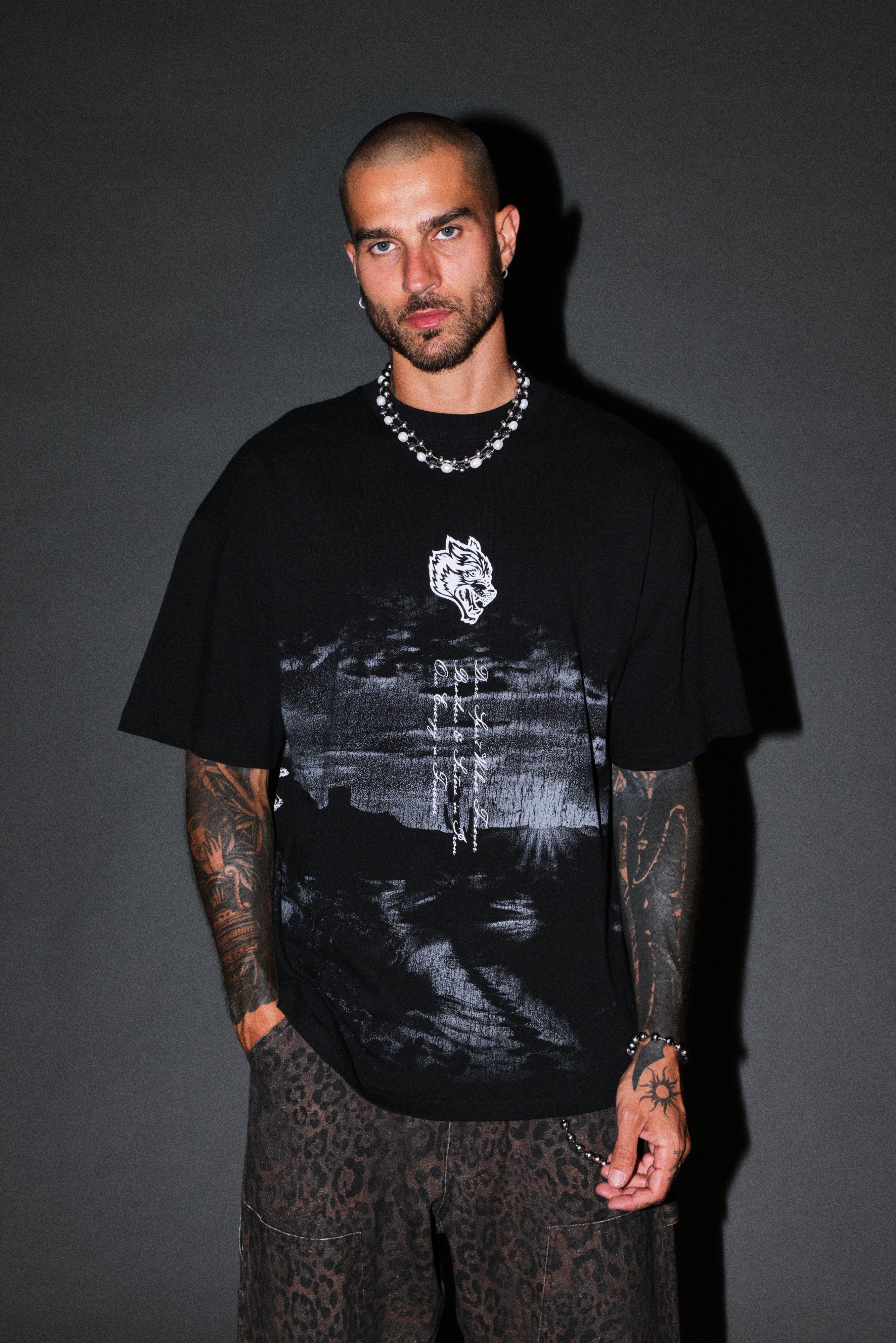 Our Journey Premium Oversized Tee in Black — imagem 4
