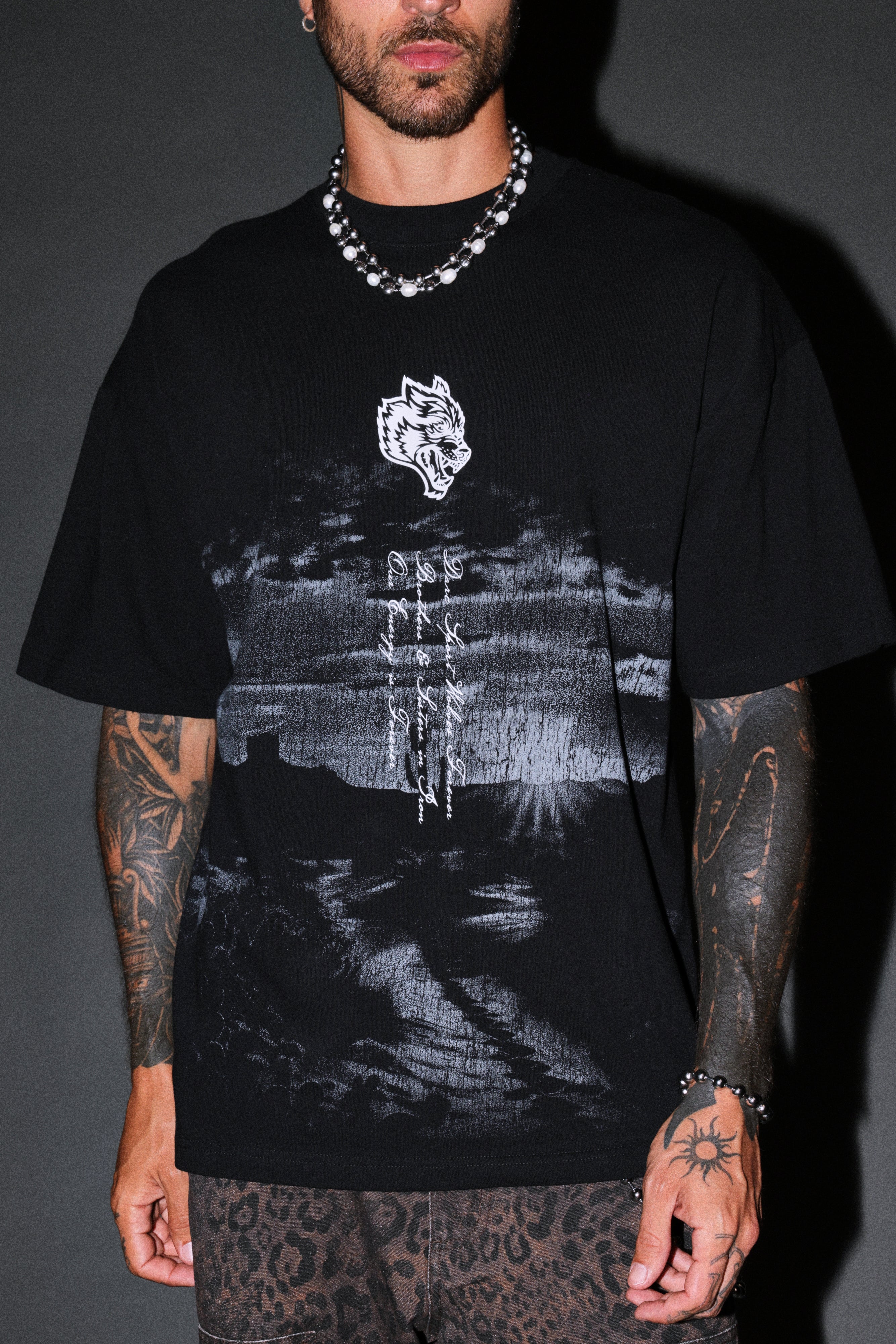 Our Journey Premium Oversized Tee in Black — imagem 7