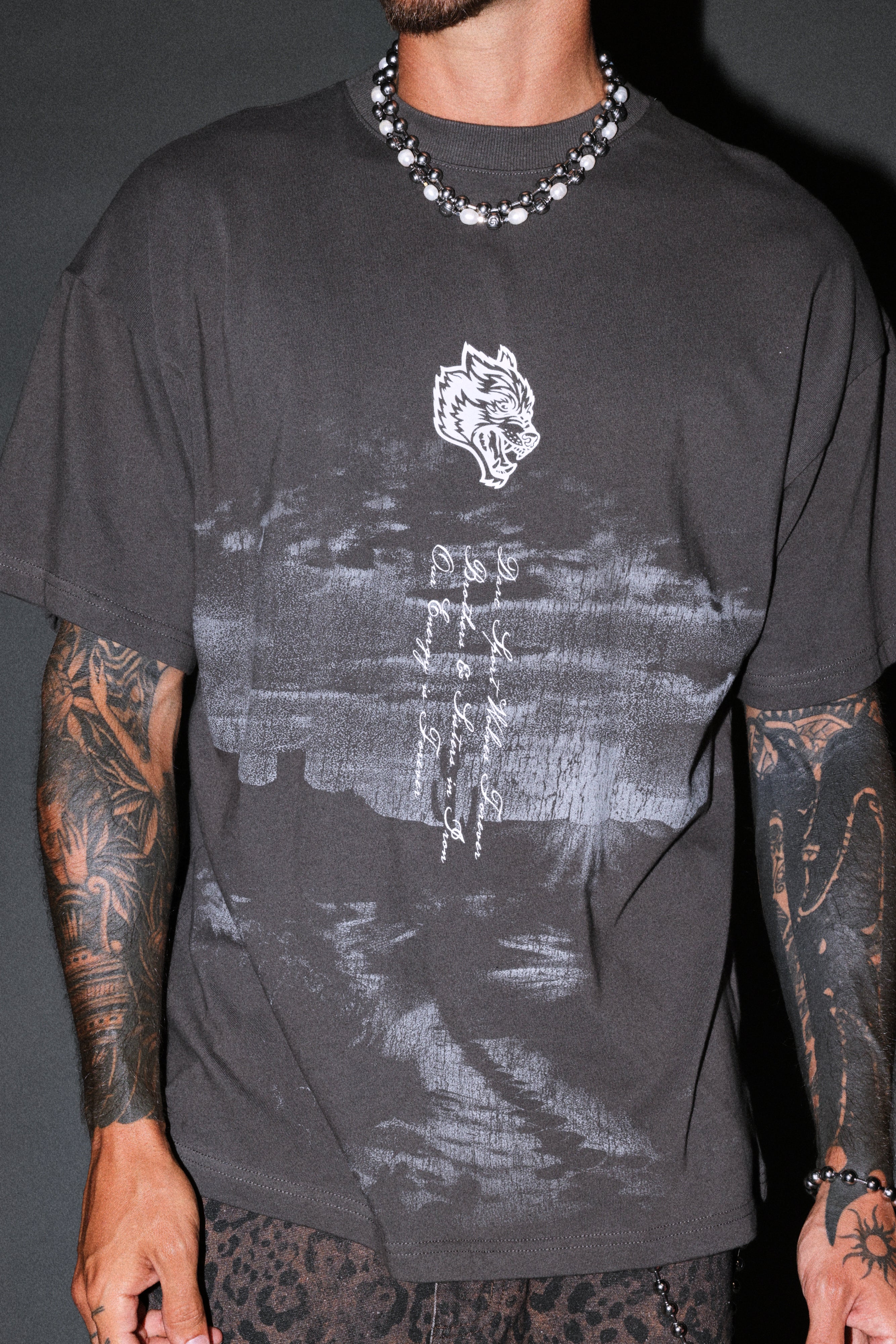 Our Journey Premium Oversized Tee in Wolf Gray — imagem 7