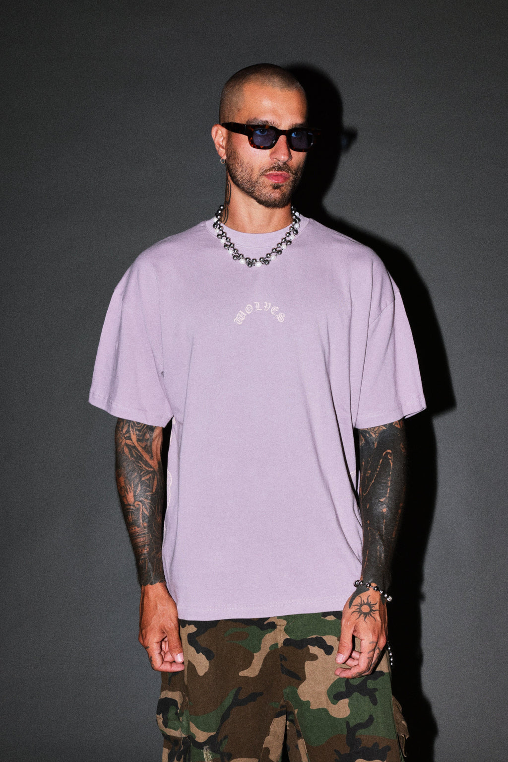 Wolves Never Back Down V2 Premium Oversized Tee in Purple Smoke — imagem 2