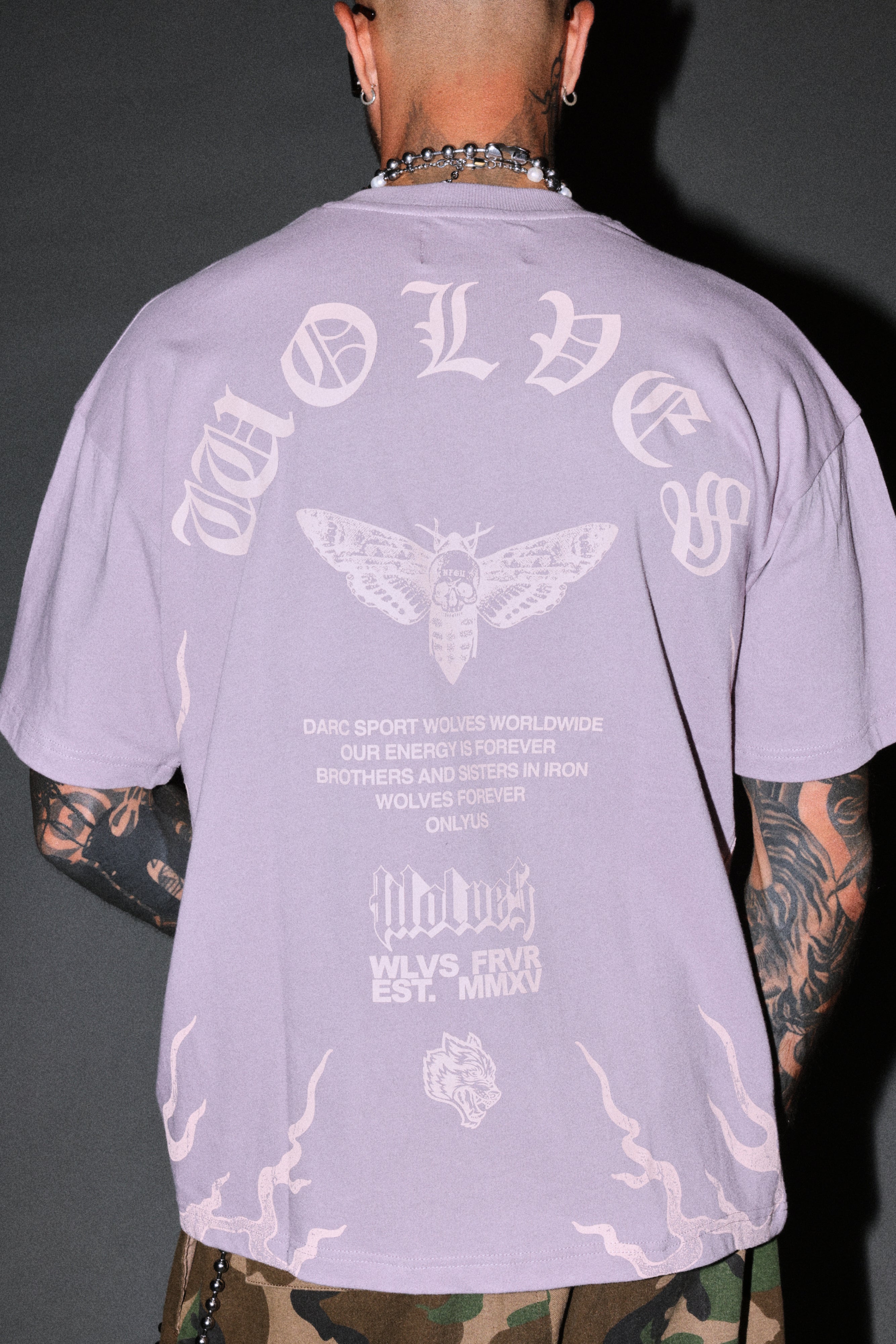 Wolves Never Back Down V2 Premium Oversized Tee in Purple Smoke — imagem 8