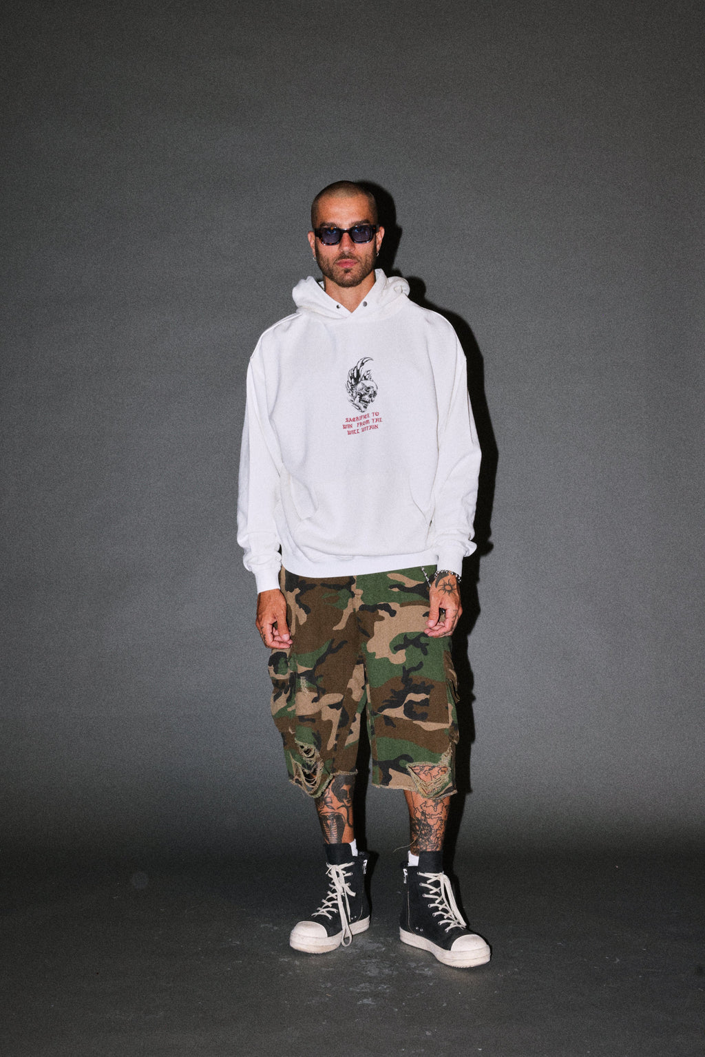 Flame Skull Pierce Hoodie in Cream — imagem 5