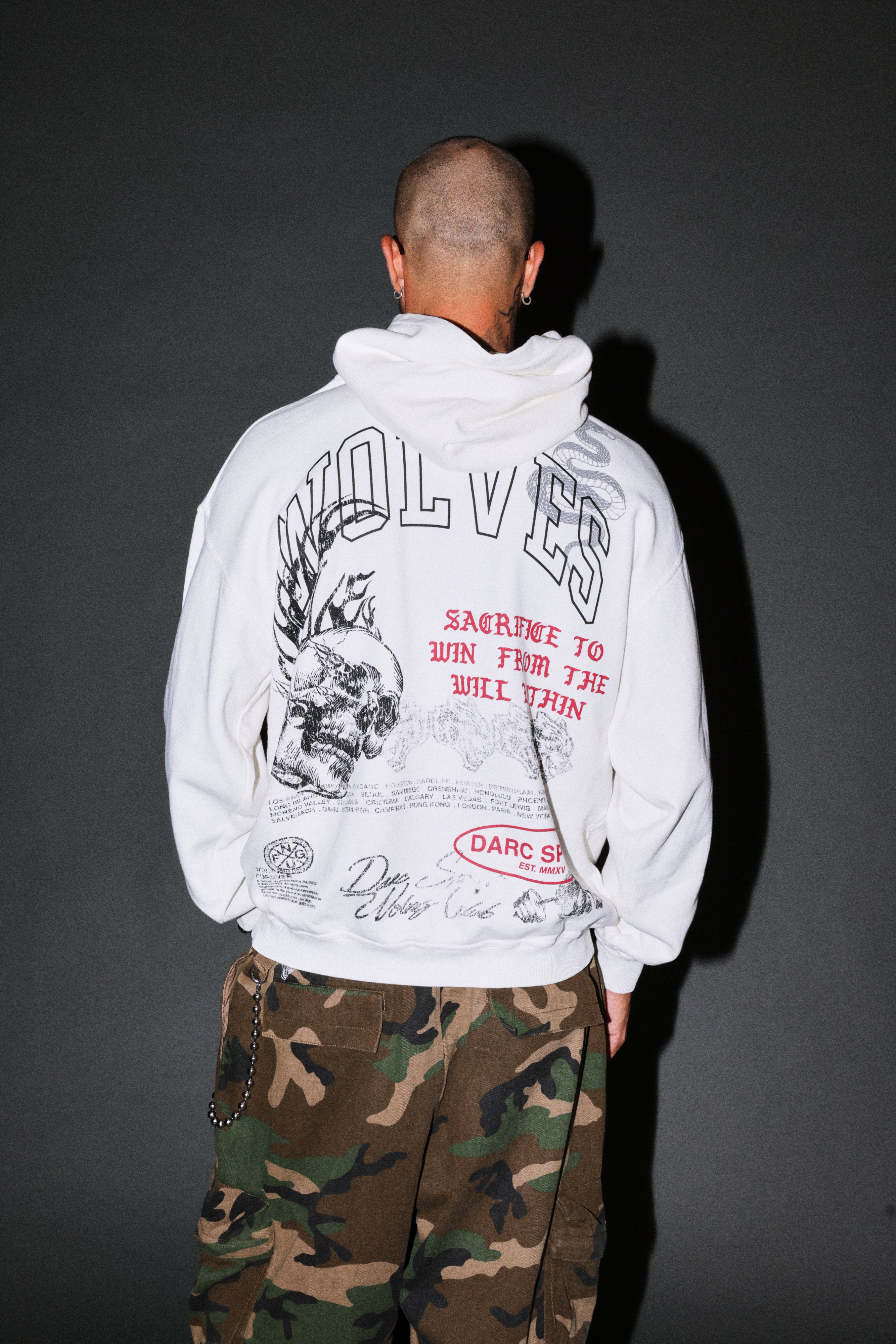 Flame Skull Pierce Hoodie in Cream — imagem 4