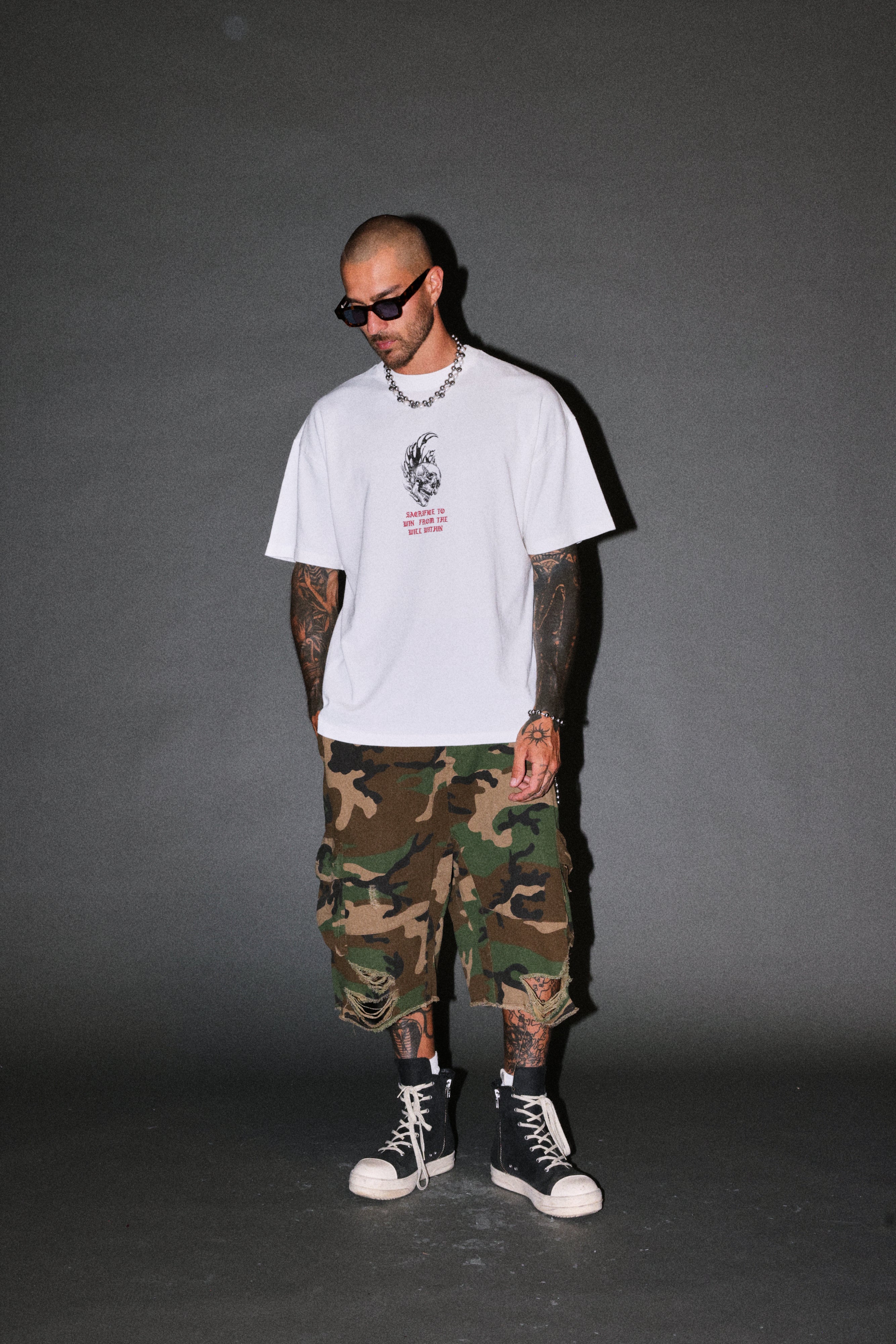 Flame Skull Premium Oversized Tee in Cream — imagem 5