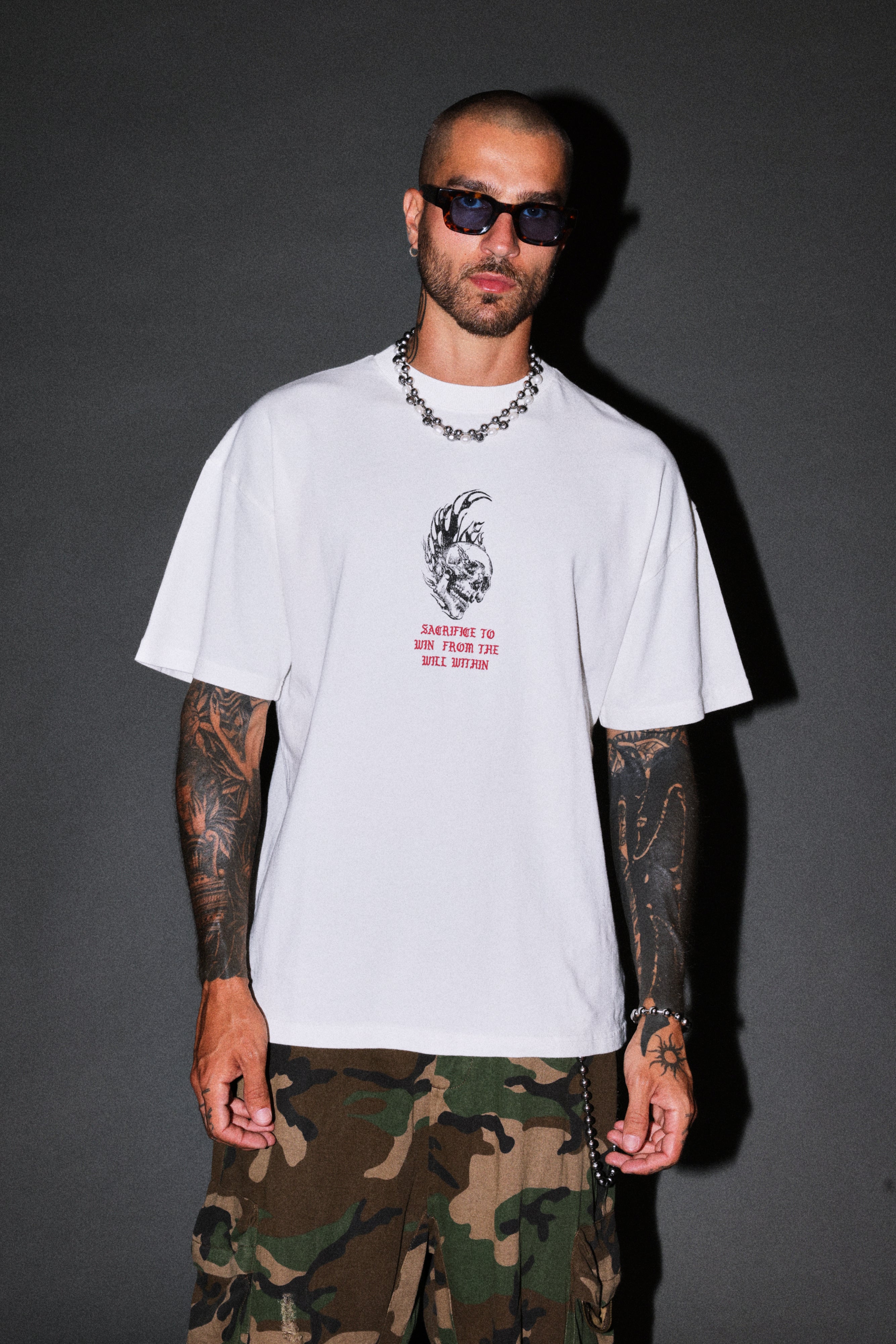 Flame Skull Premium Oversized Tee in Cream — imagem 2