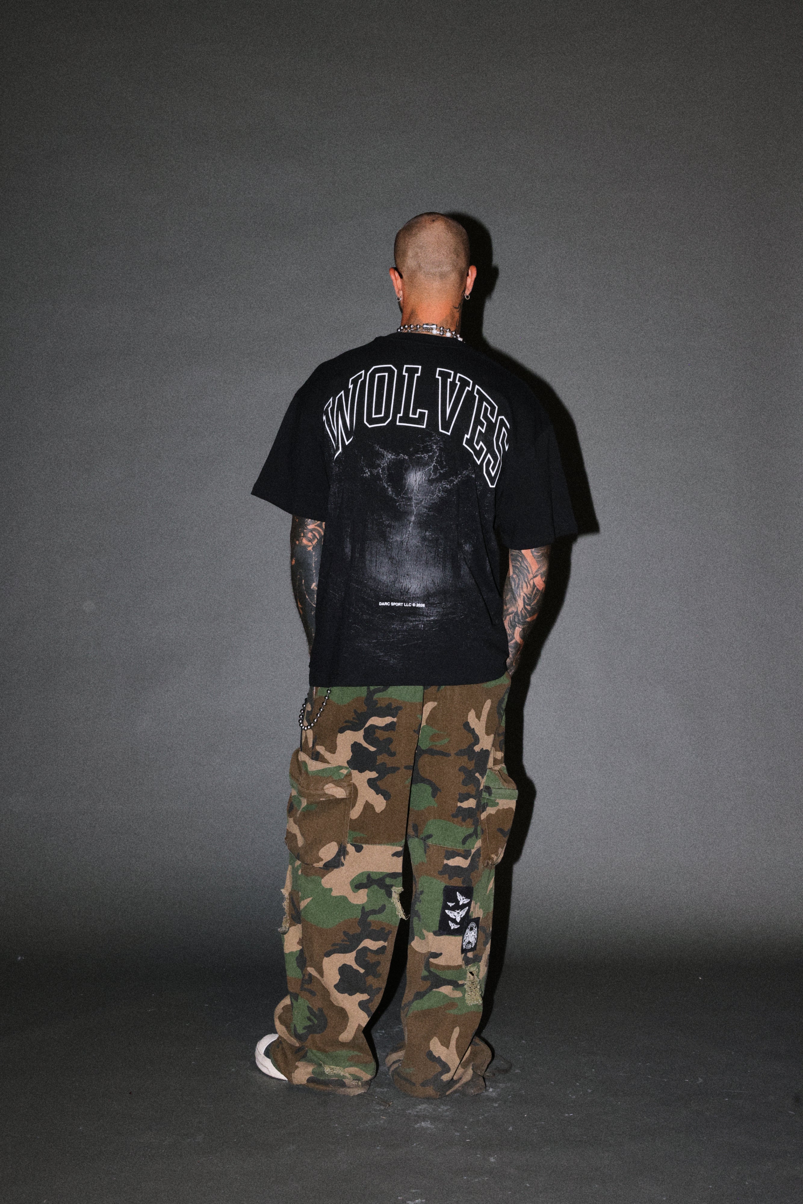 Trust Your Journey Premium Oversized Tee in Black — imagem 6