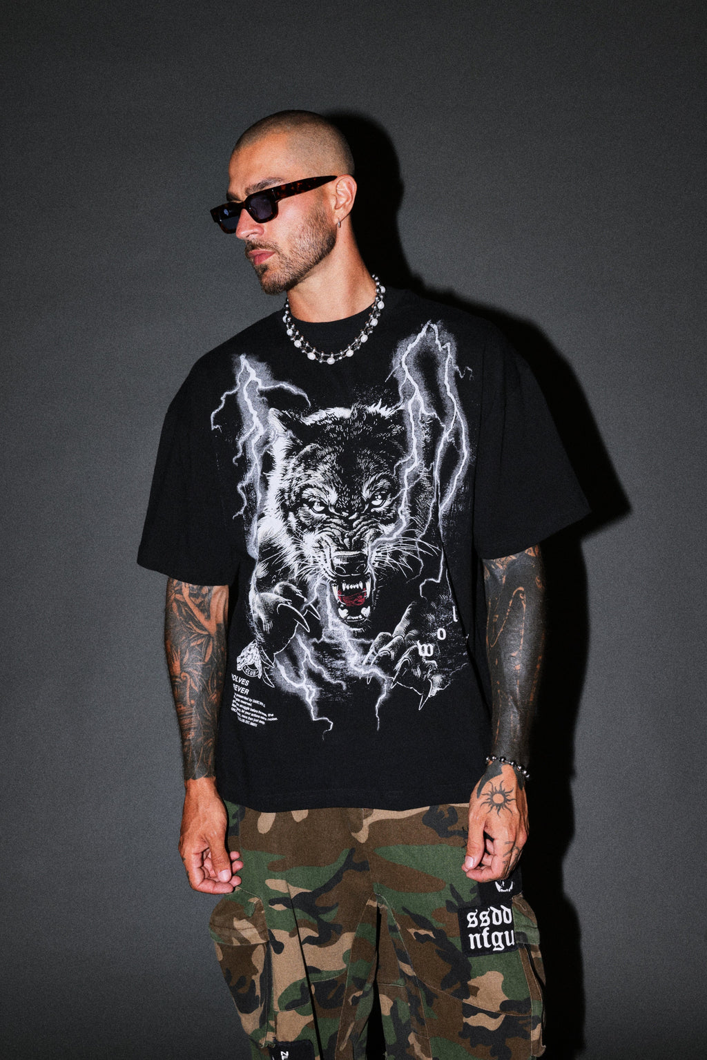 Trust Your Journey Premium Oversized Tee in Black — imagem 4