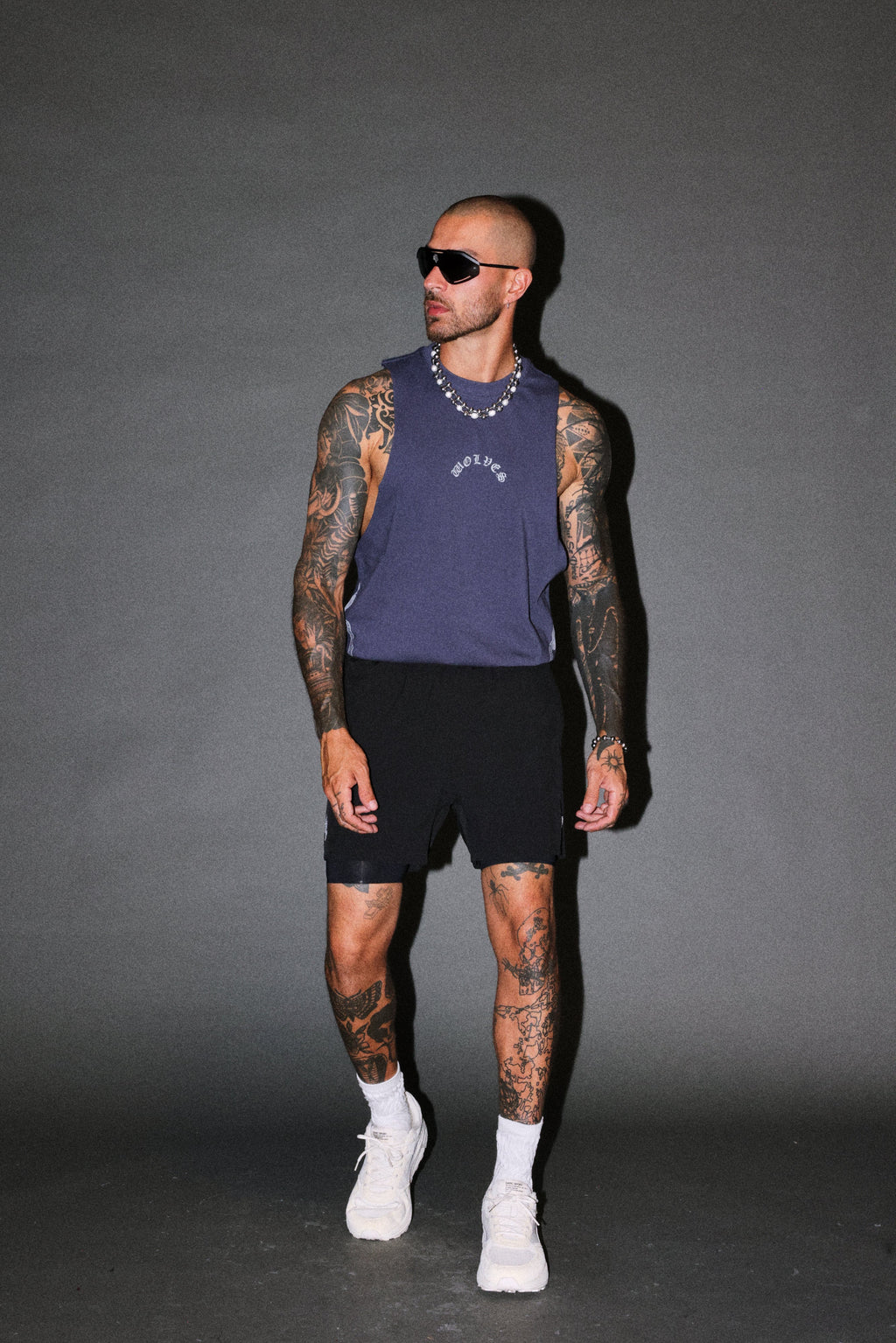 Wolves Never Back Down V2 Tommy Muscle Tee in Storm Blue — imagem 5