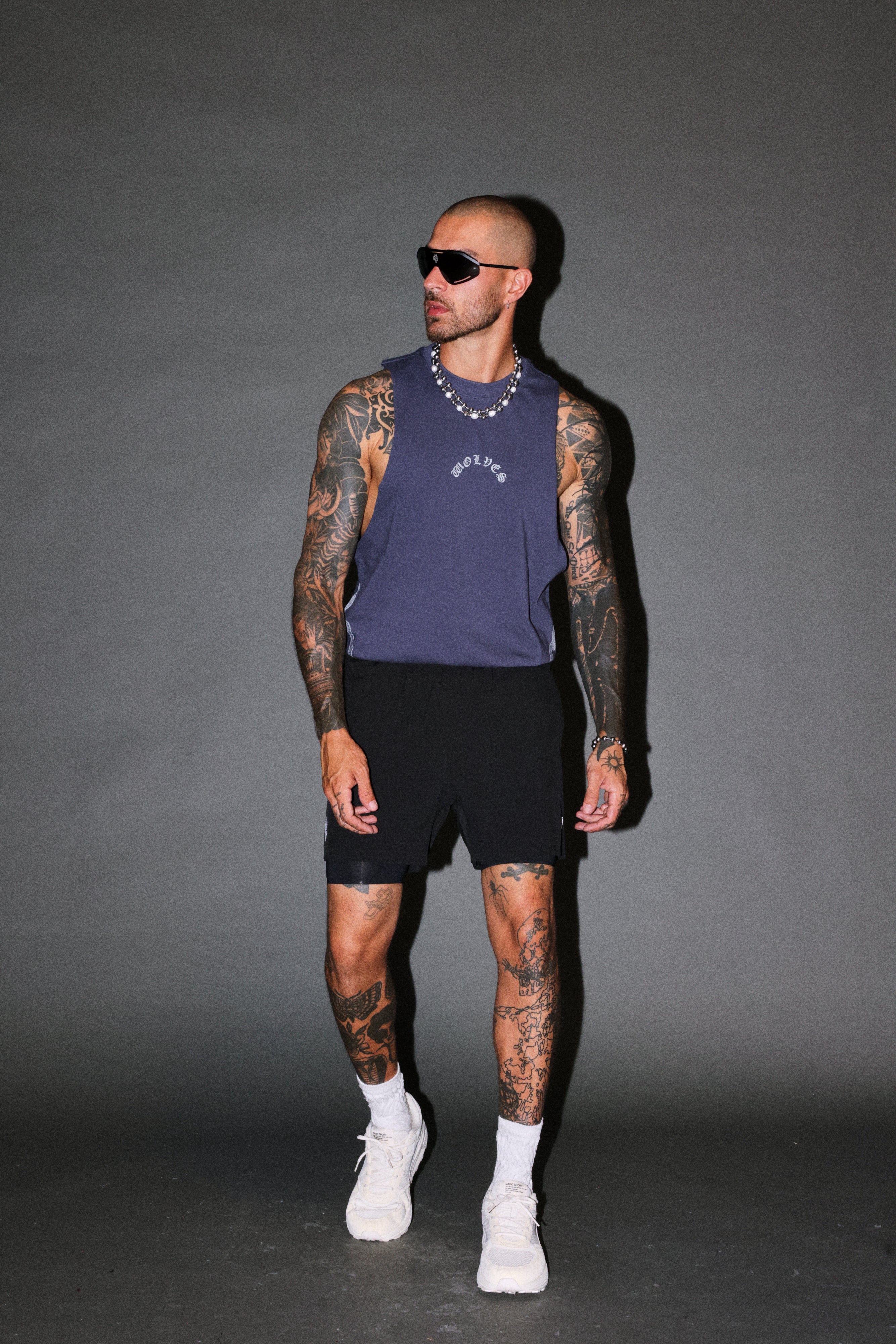 Wolves Never Back Down V2 Tommy Muscle Tee in Storm Blue — imagem 5
