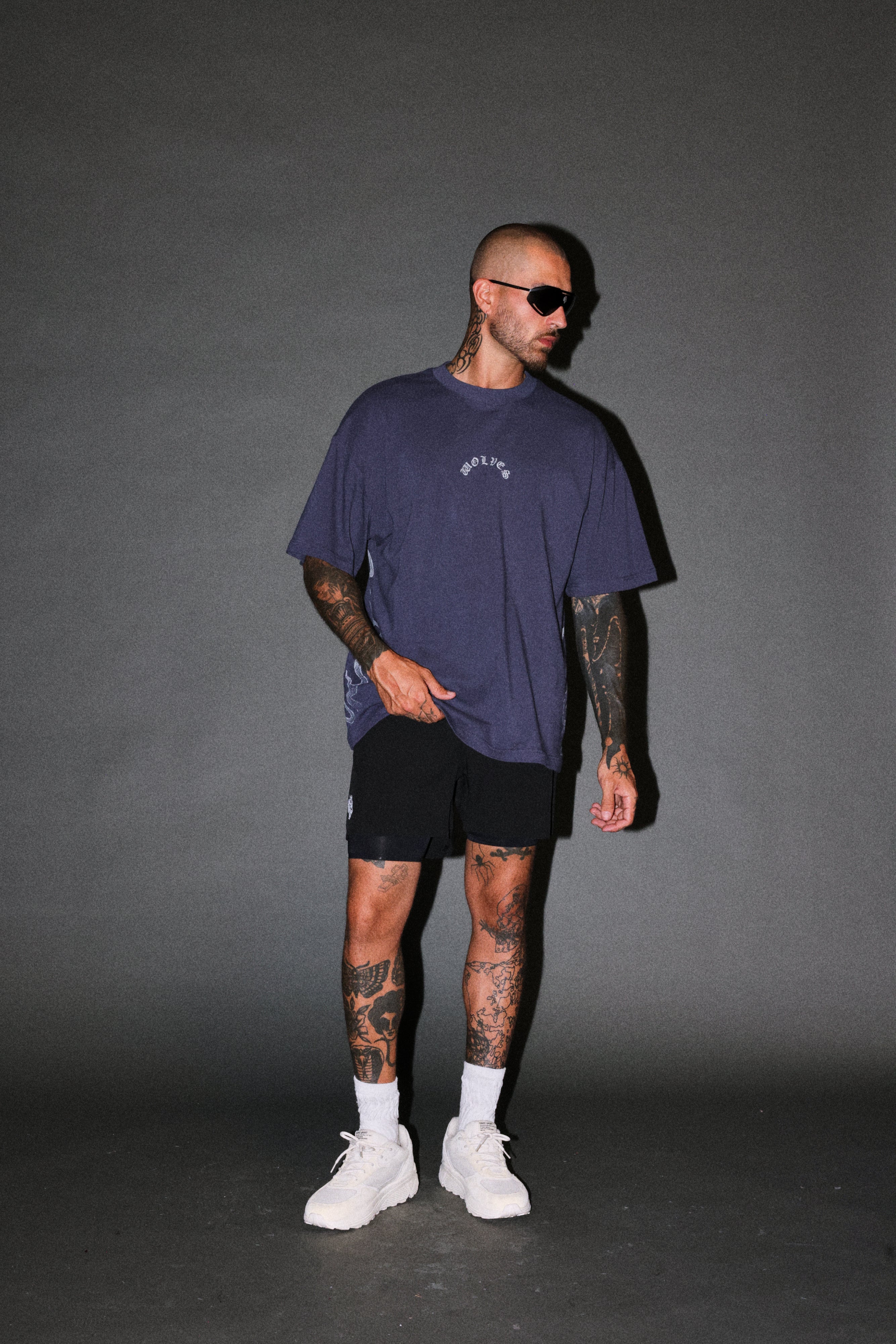 Wolves Never Back Down V2 Premium Oversized Tee in Storm Blue — imagem 5