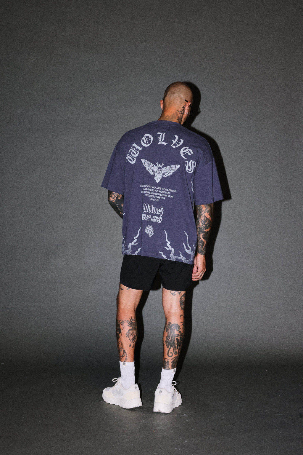 Wolves Never Back Down V2 Premium Oversized Tee in Storm Blue — imagem 6