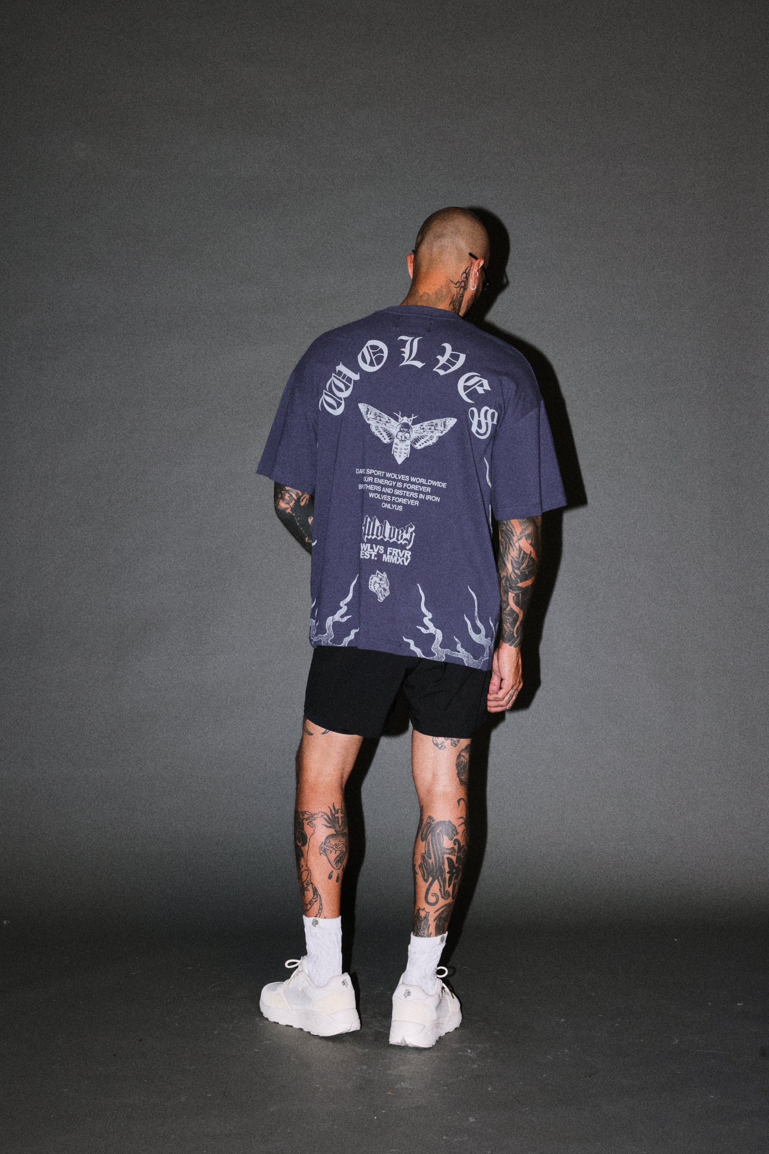 Wolves Never Back Down V2 Premium Oversized Tee in Storm Blue — imagem 6