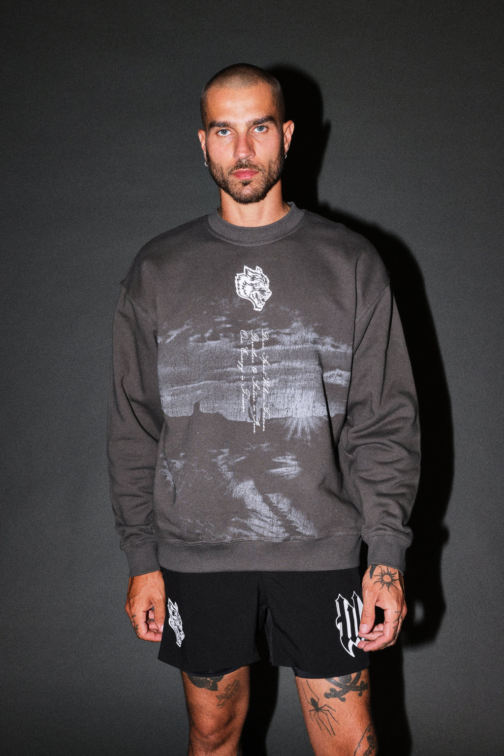 Our Journey London Crewneck in Wolf Gray — imagem 4