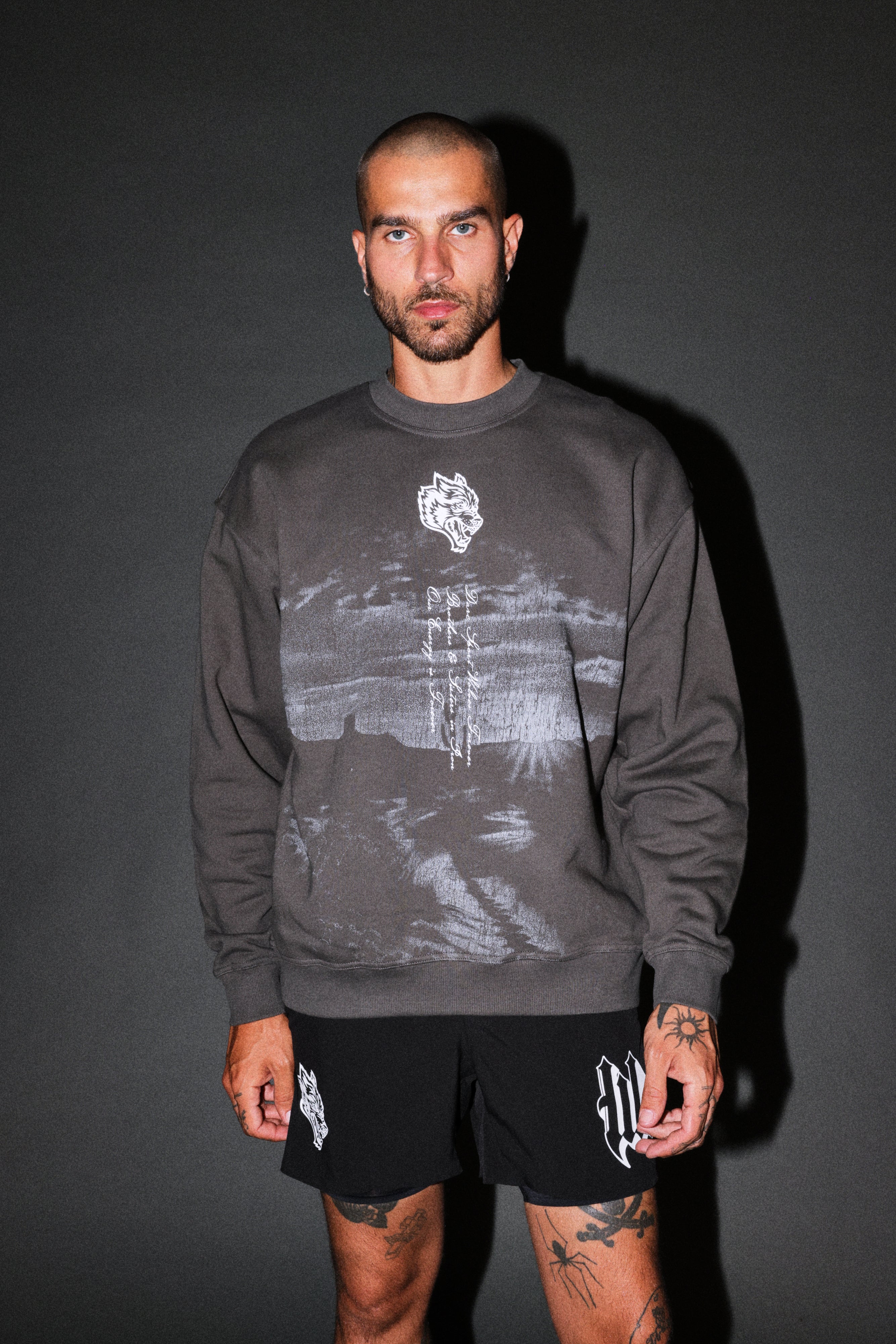 Our Journey London Crewneck in Wolf Gray — imagem 4