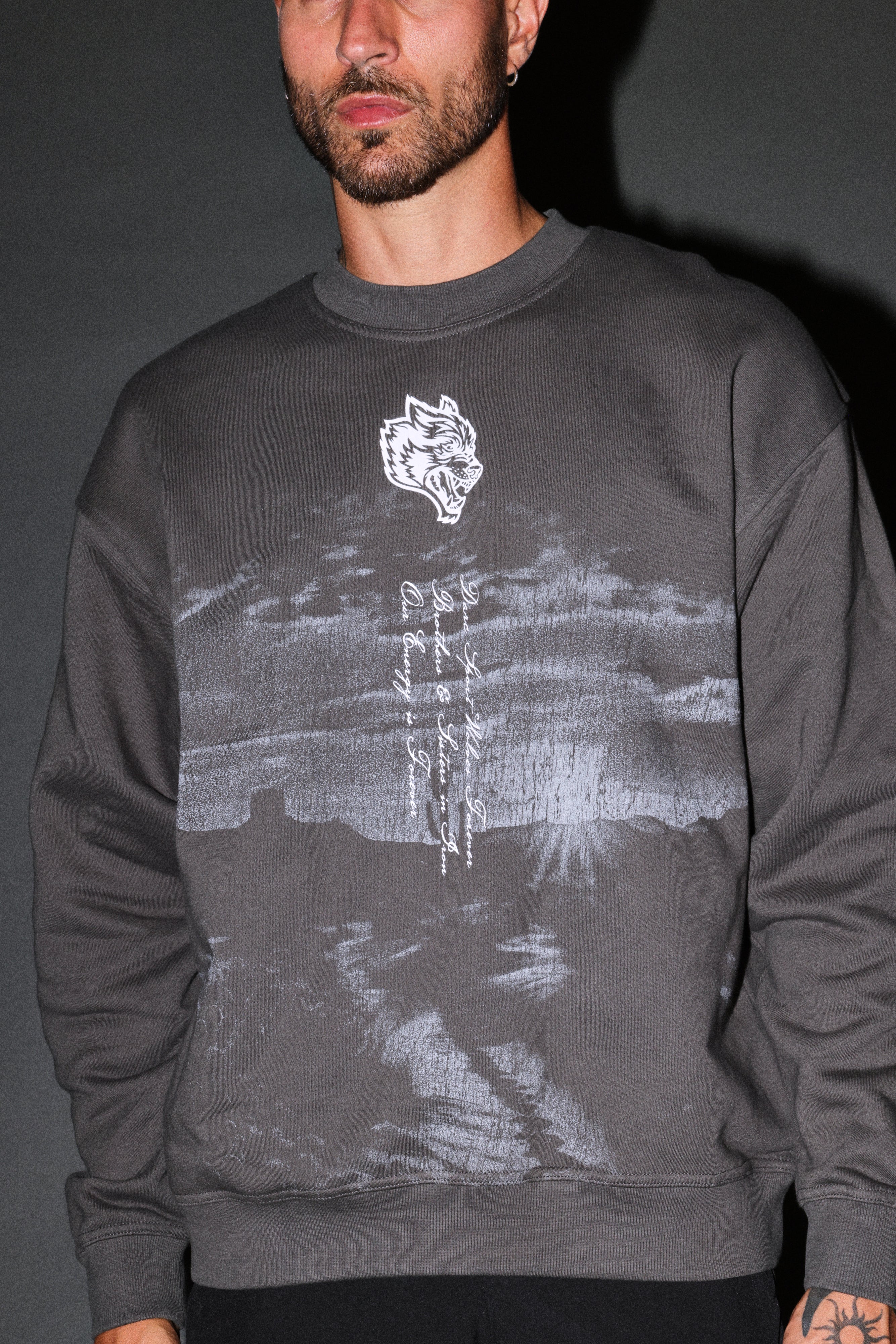 Our Journey London Crewneck in Wolf Gray — imagem 7