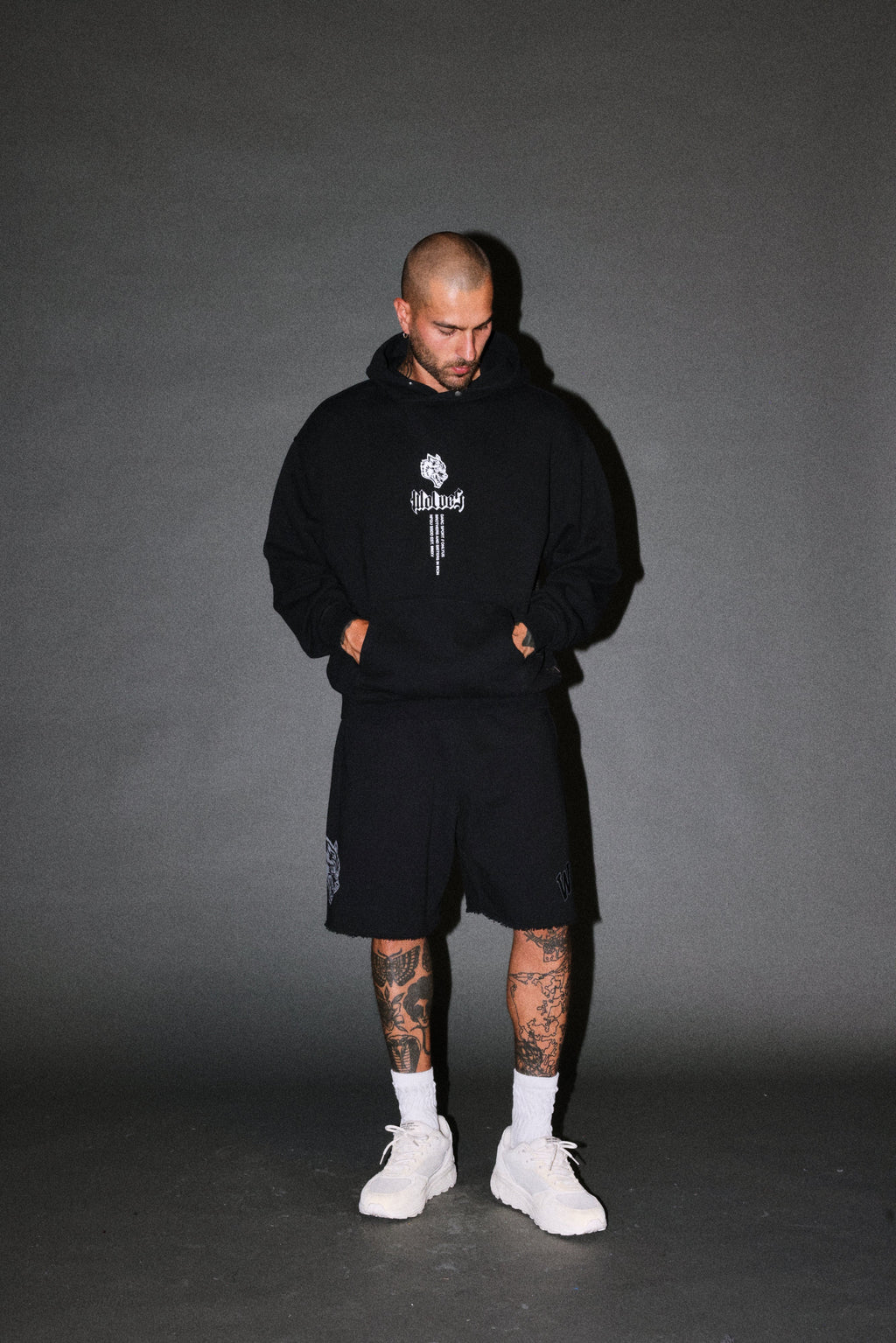 Loyalty Frvr Raw Hem Oversized Post Lounge Sweat Shorts in Black — imagem 6