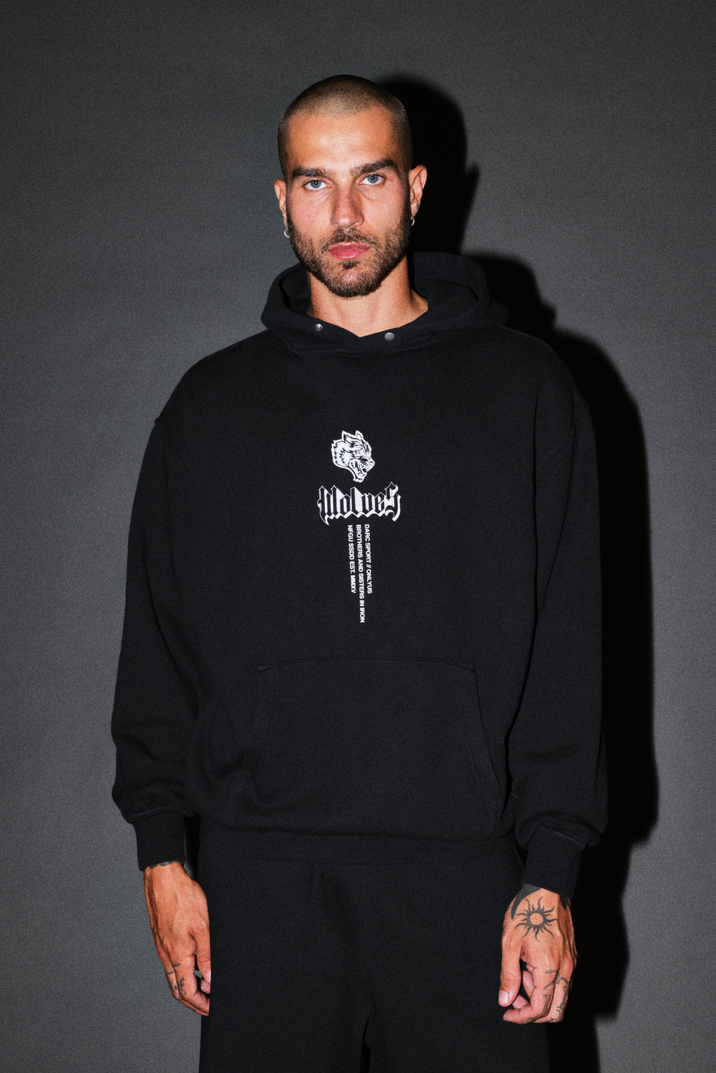 Free Will V2 Pierce Hoodie in Black — imagem 2