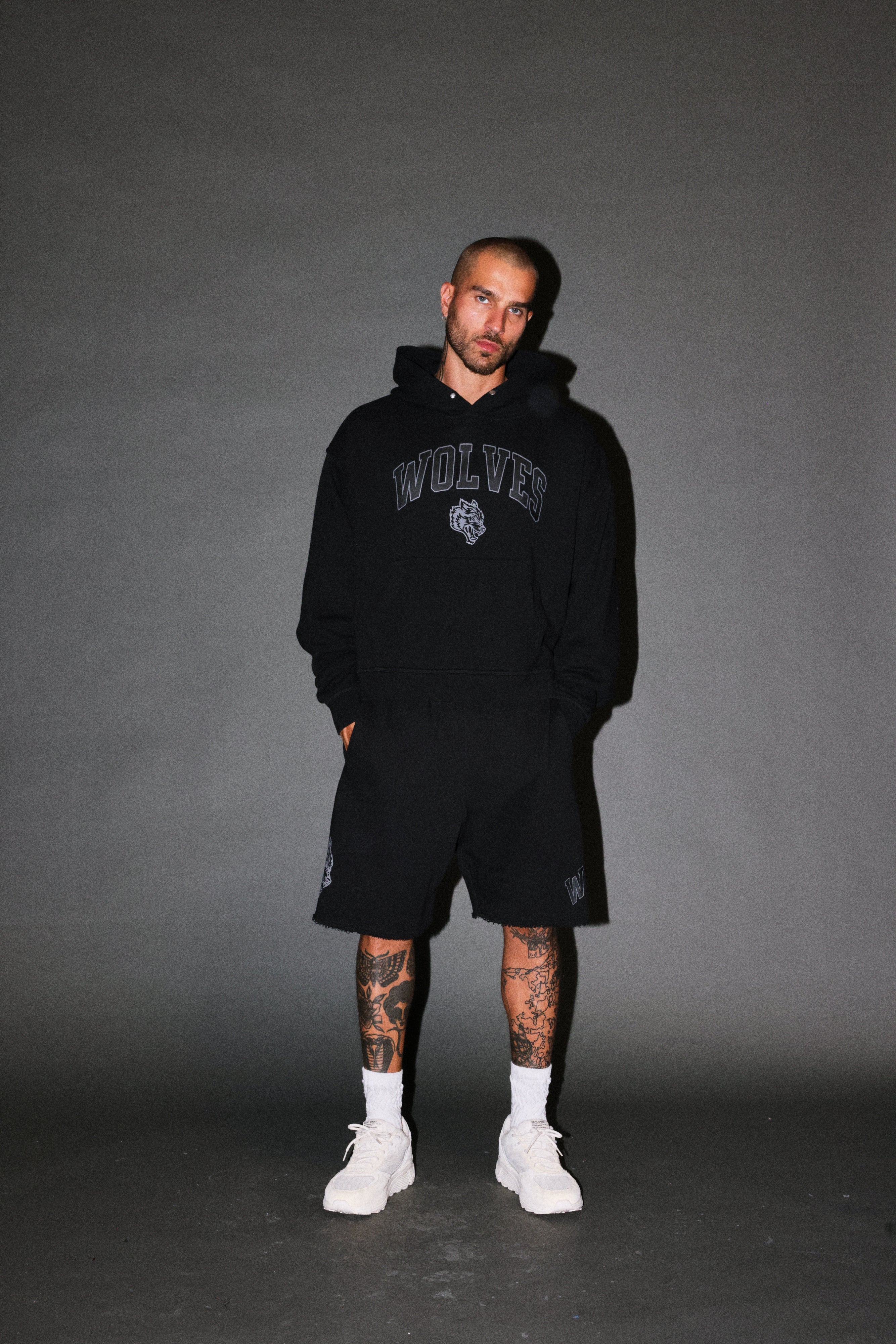 Loyalty Frvr Box Cut Pierce Hoodie in Black — imagem 4