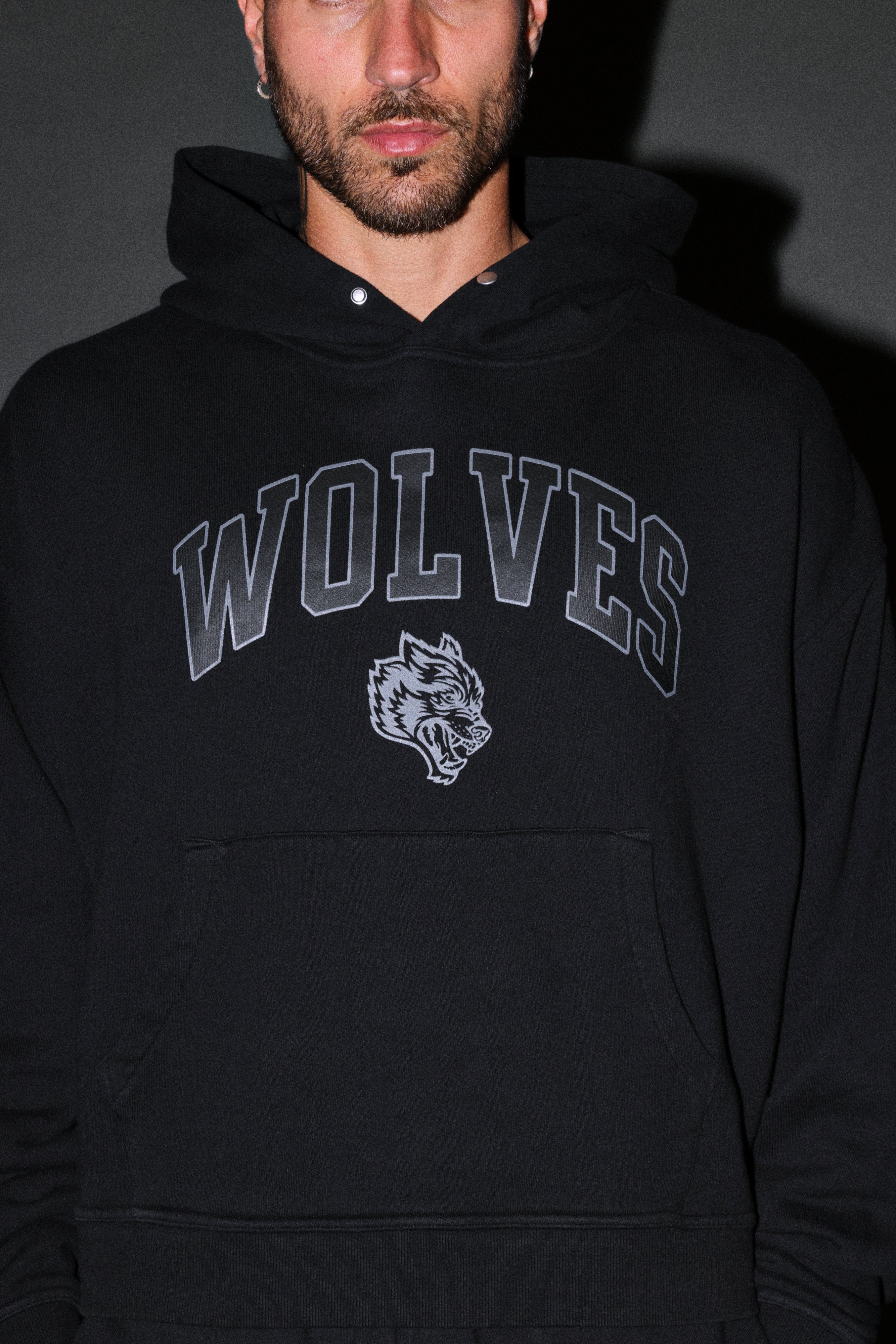 Loyalty Frvr Box Cut Pierce Hoodie in Black — imagem 5
