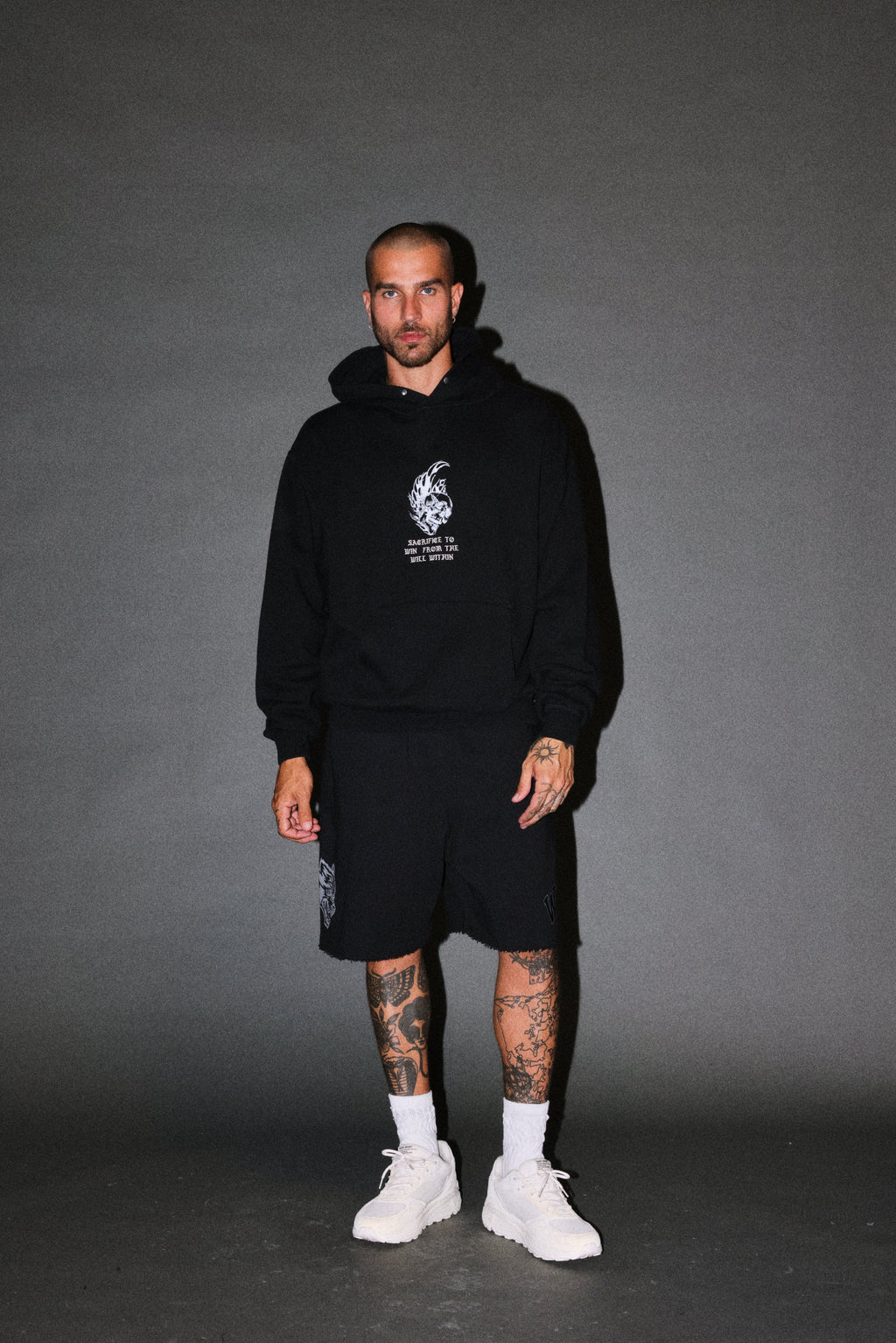 Flame Skull Pierce Hoodie in Black — imagem 5