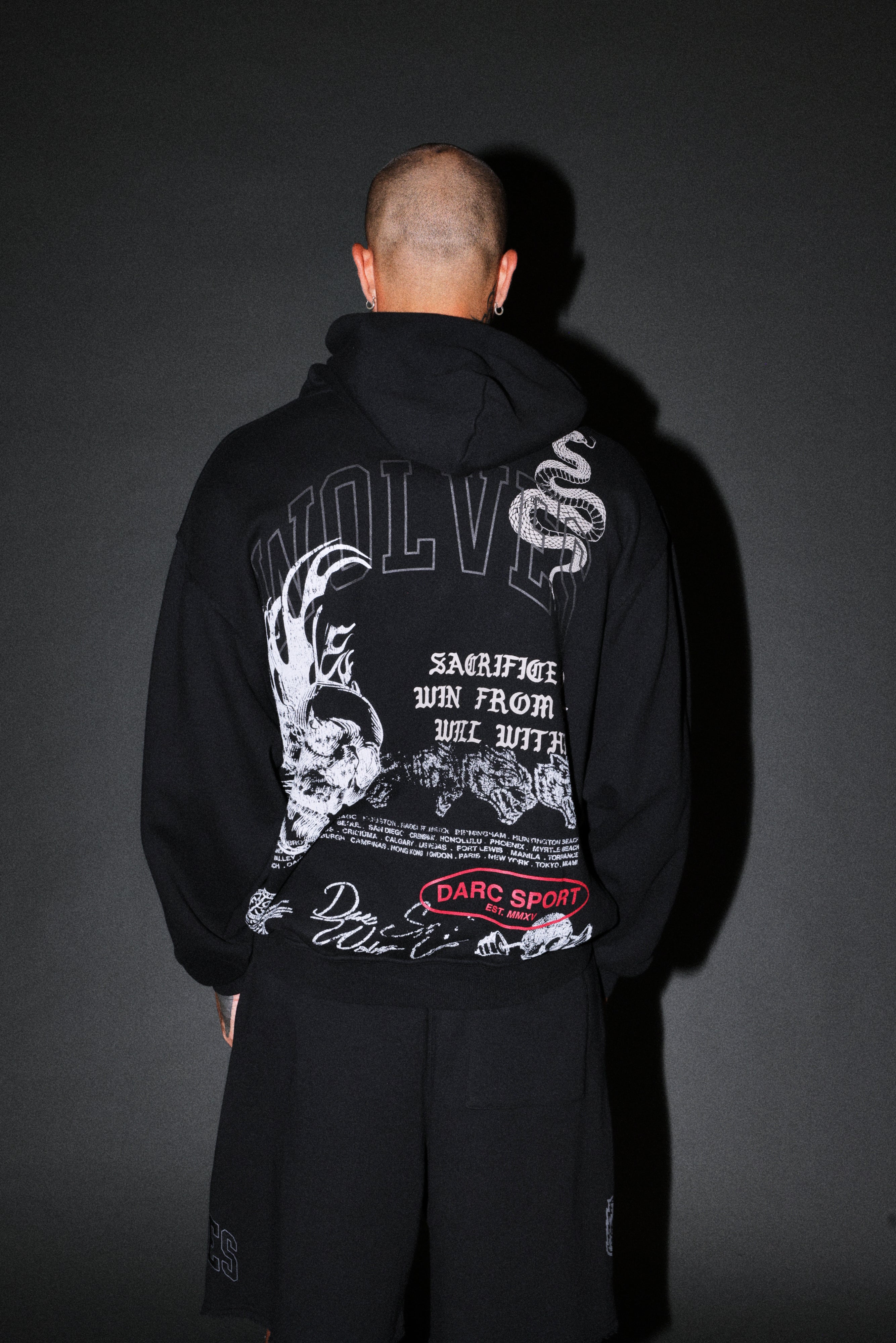Flame Skull Pierce Hoodie in Black — imagem 4