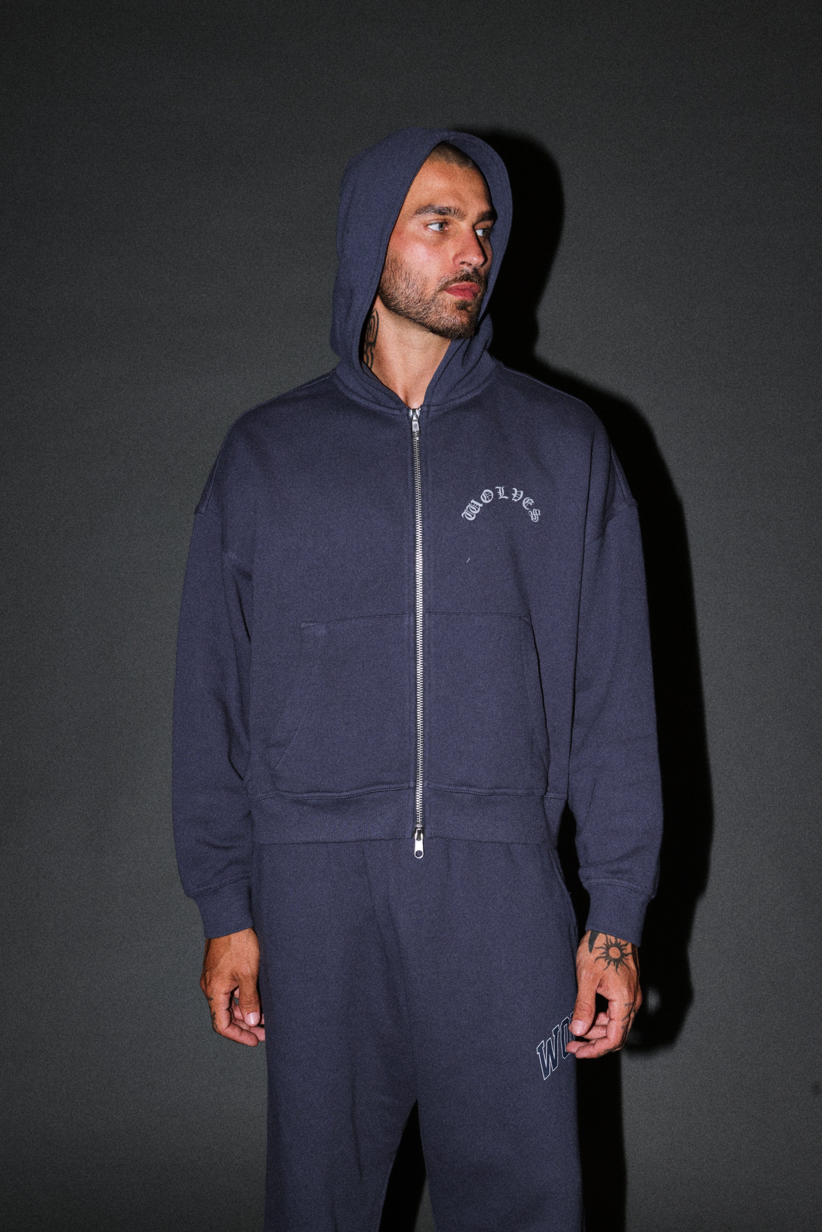 Wolves Never Back Down V2 Vex Double Zip Hoodie in Storm Blue — imagem 8