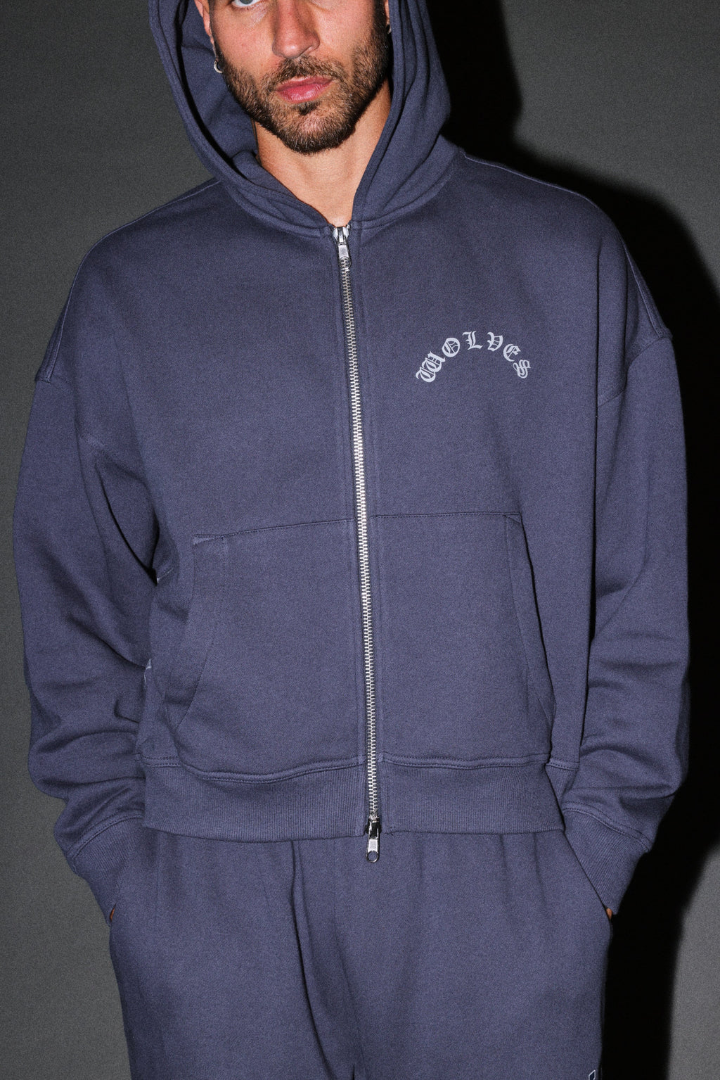Wolves Never Back Down V2 Vex Double Zip Hoodie in Storm Blue — imagem 10
