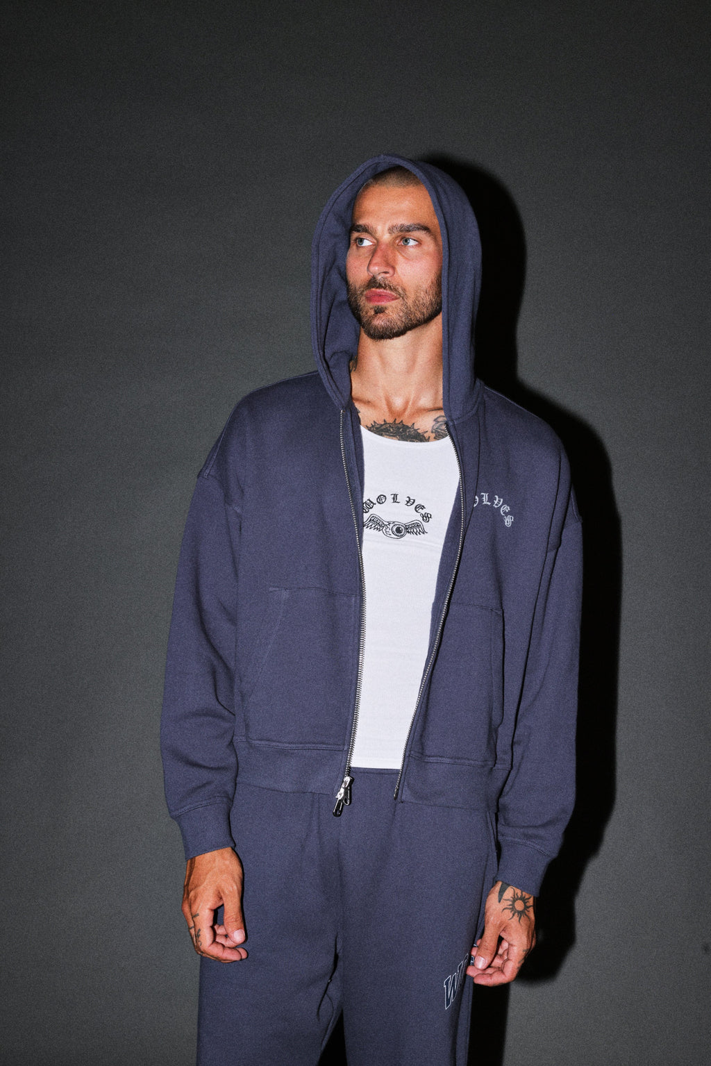 Wolves Never Back Down V2 Vex Double Zip Hoodie in Storm Blue — imagem 2