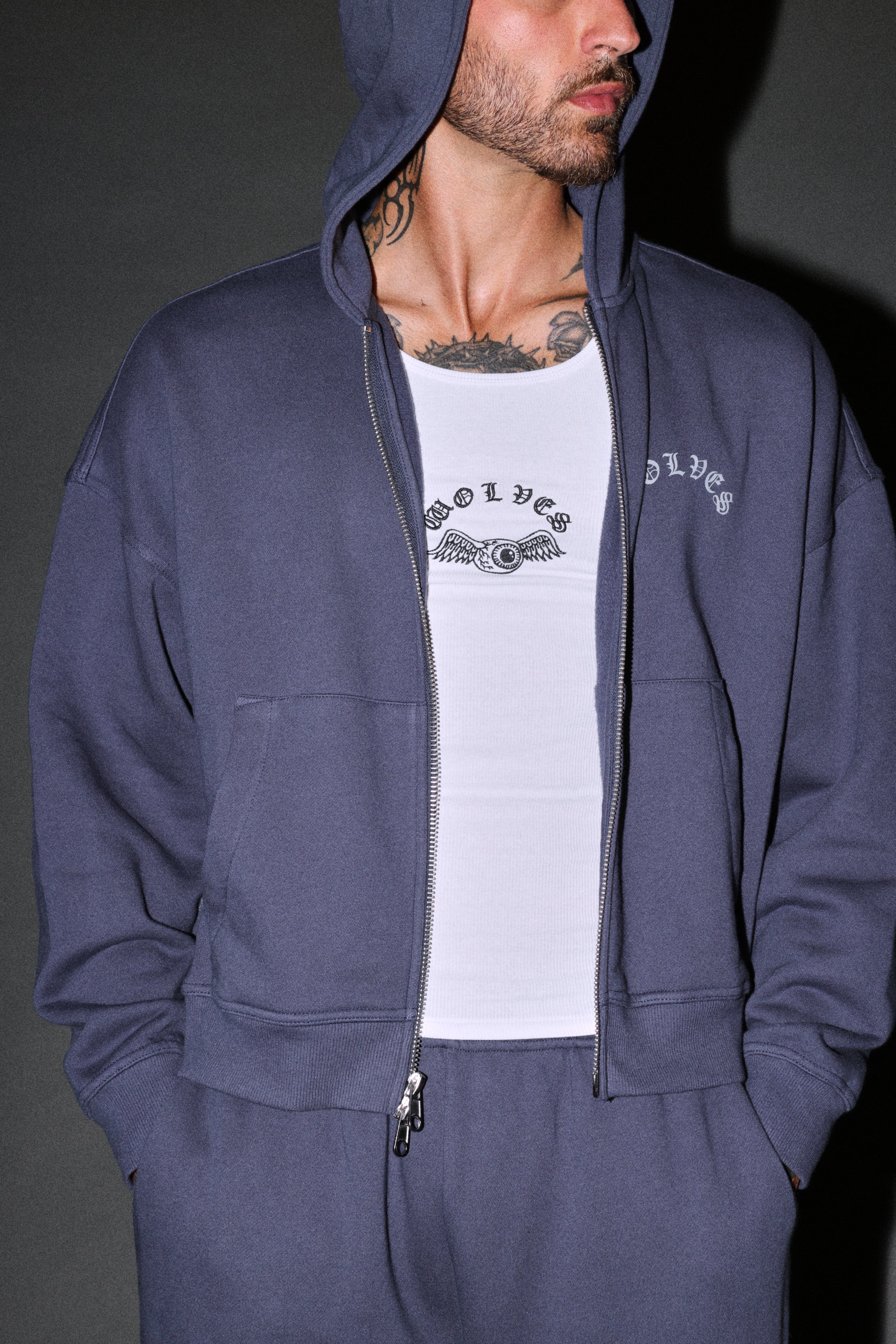 Wolves Never Back Down V2 Vex Double Zip Hoodie in Storm Blue — imagem 9