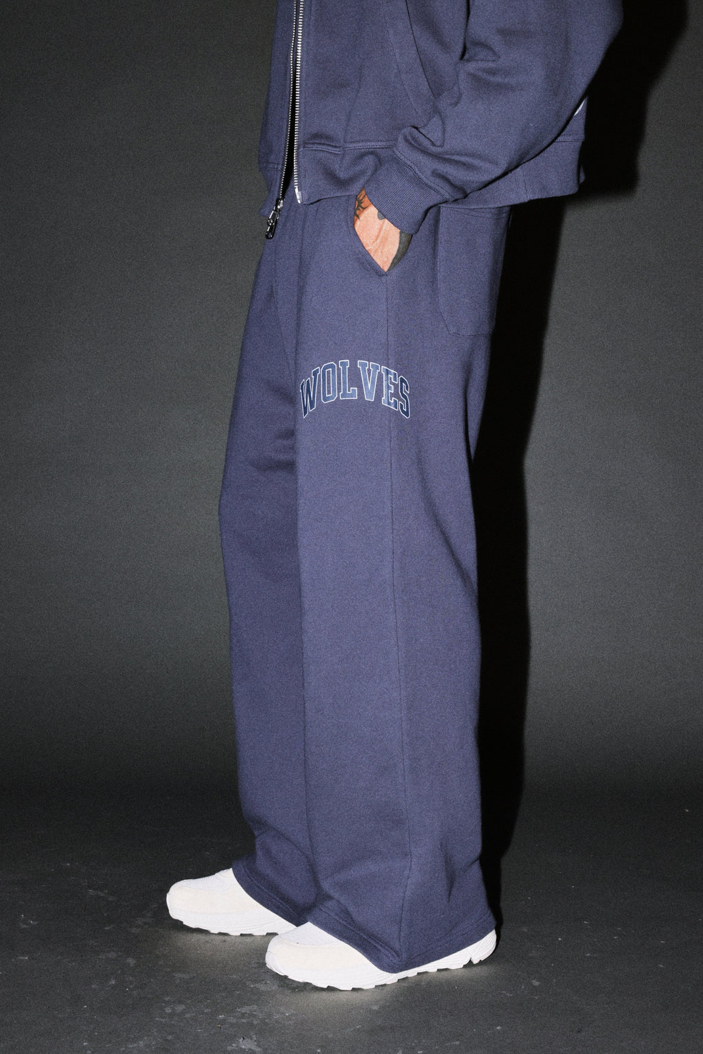 Loyalty Frvr Lennox Sweat Pants in Storm Blue — imagem 4