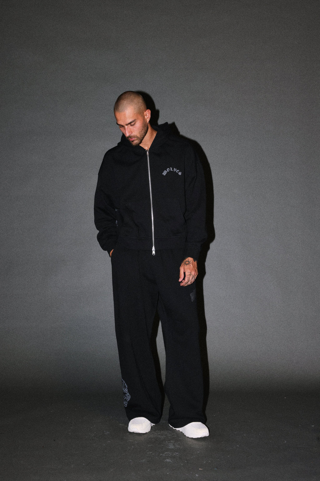 Wolves Never Back Down V2 Vex Double Zip Hoodie in Black — imagem 6