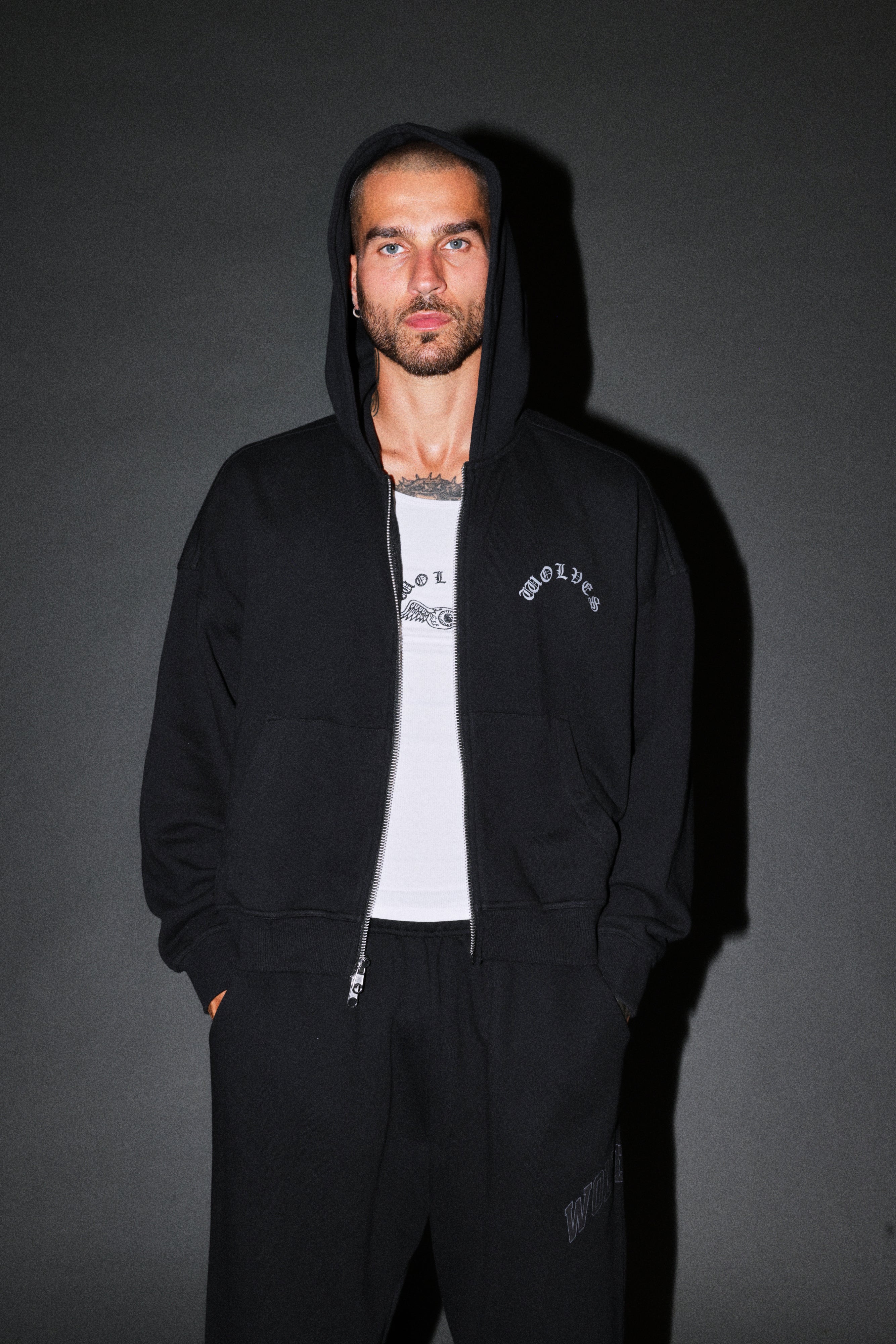 Wolves Never Back Down V2 Vex Double Zip Hoodie in Black — imagem 2