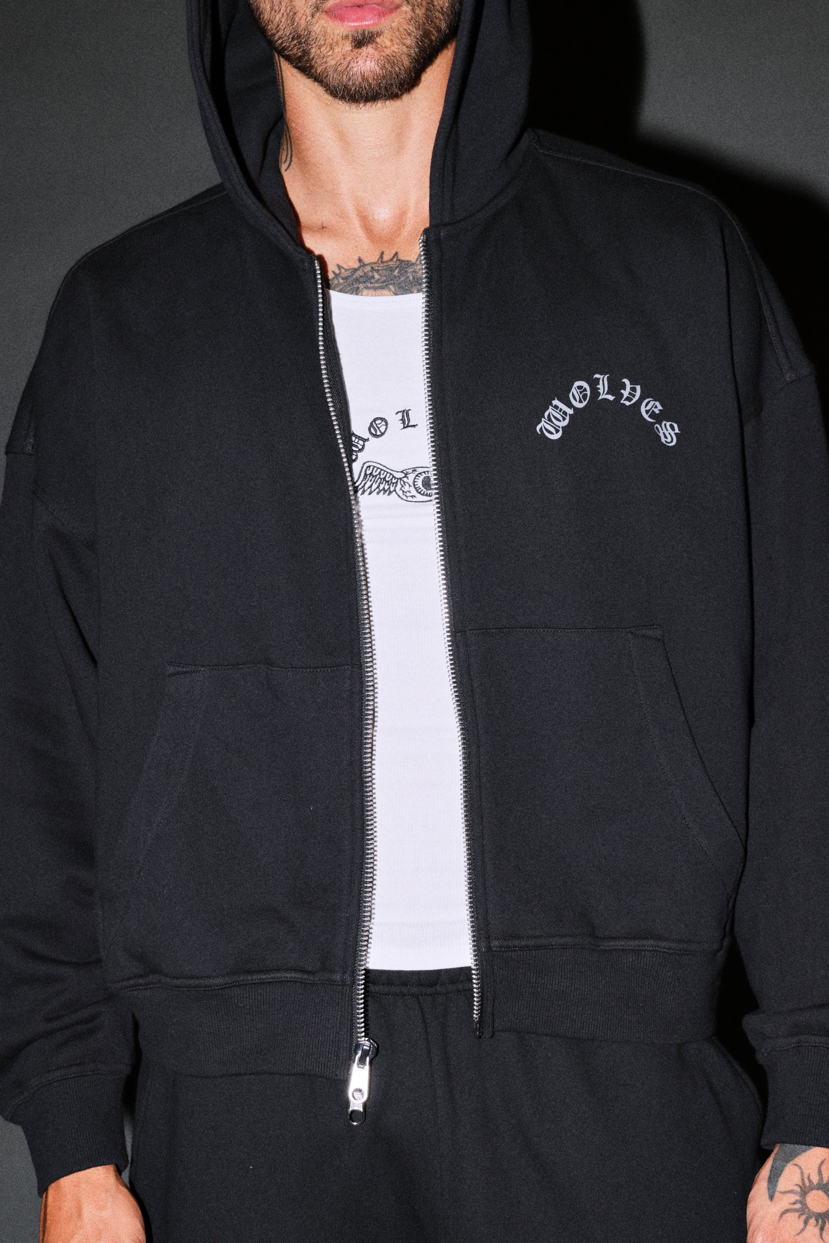 Wolves Never Back Down V2 Vex Double Zip Hoodie in Black — imagem 10