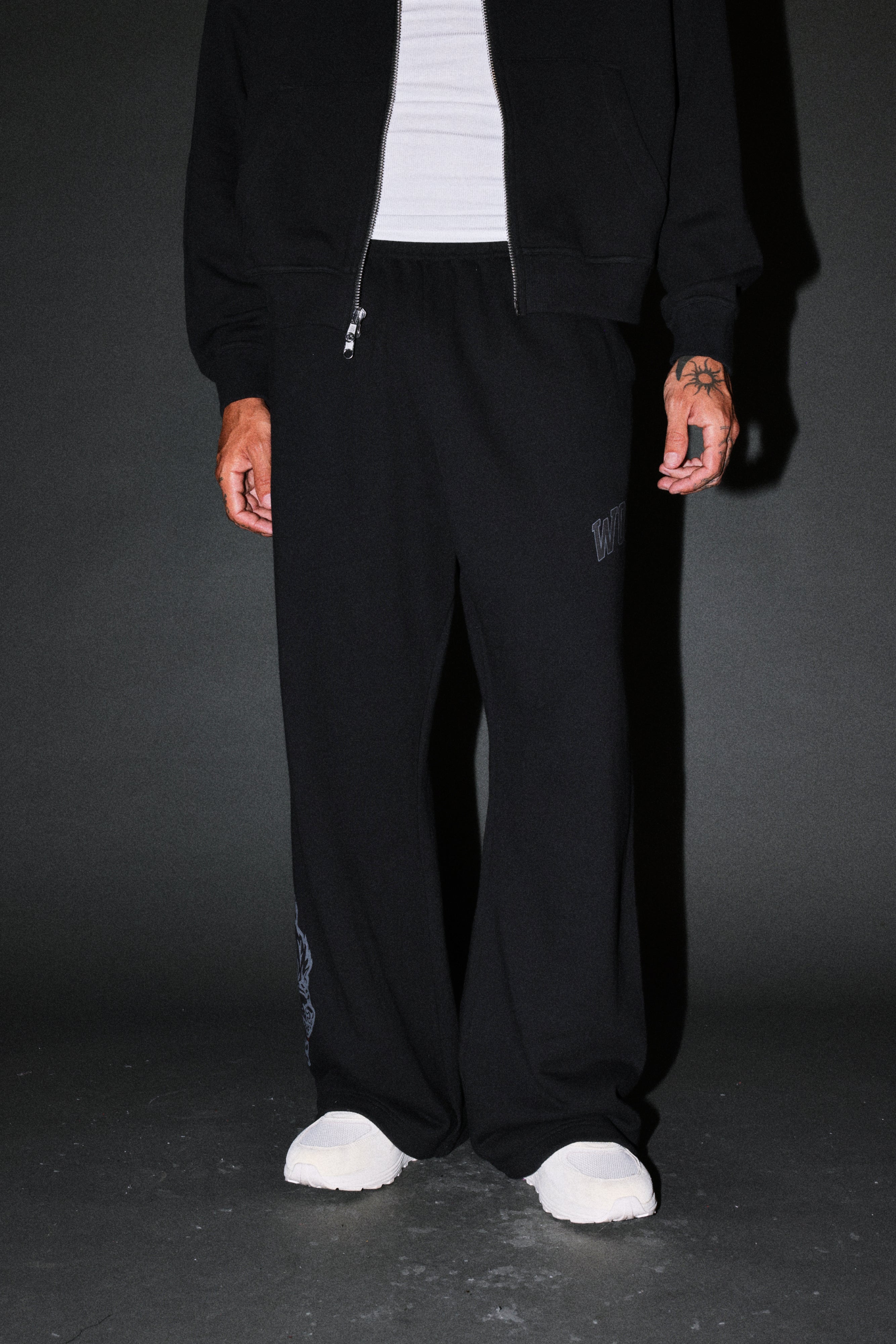 Loyalty Frvr Lennox Sweat Pants in Black — imagem 2