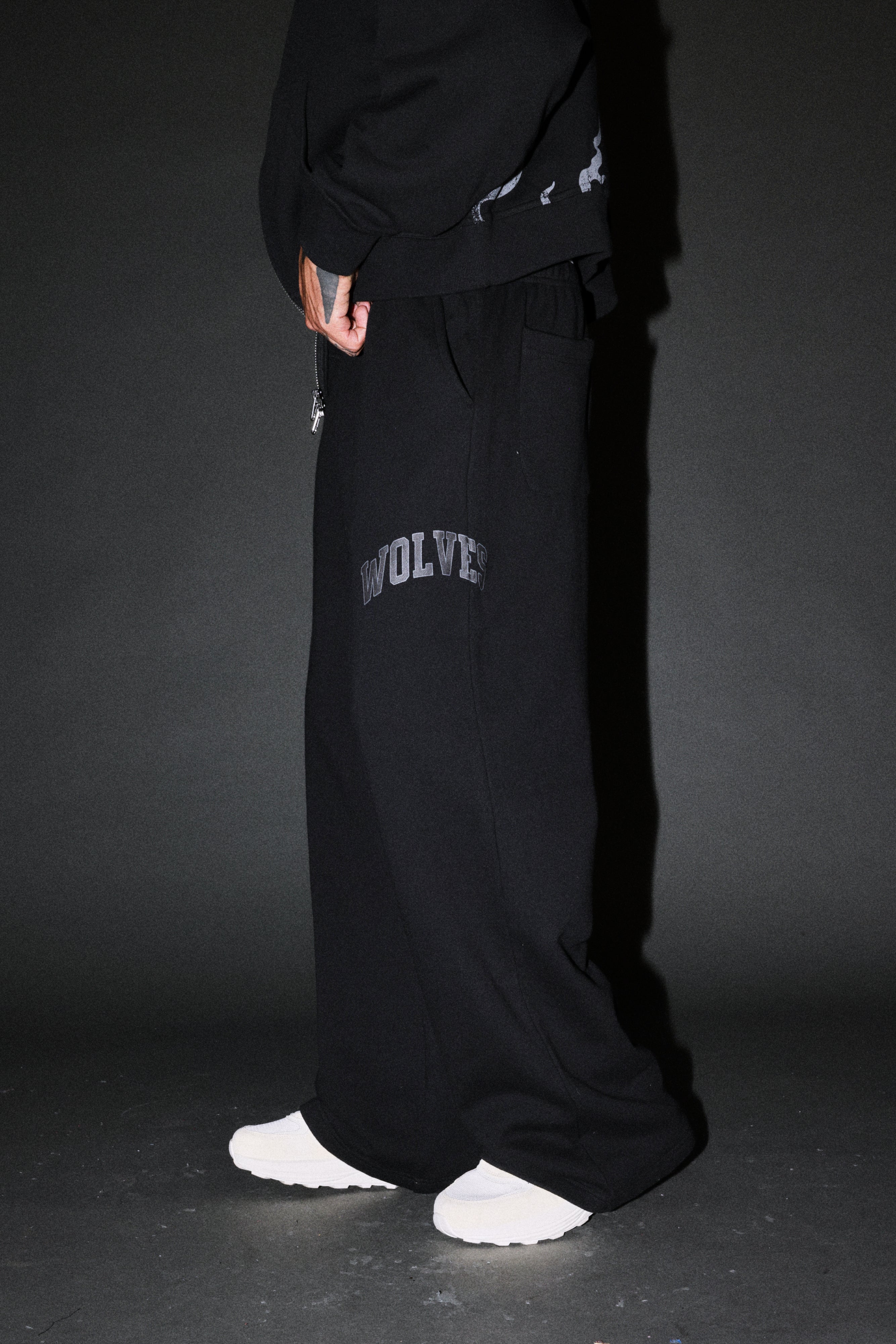 Loyalty Frvr Lennox Sweat Pants in Black — imagem 4
