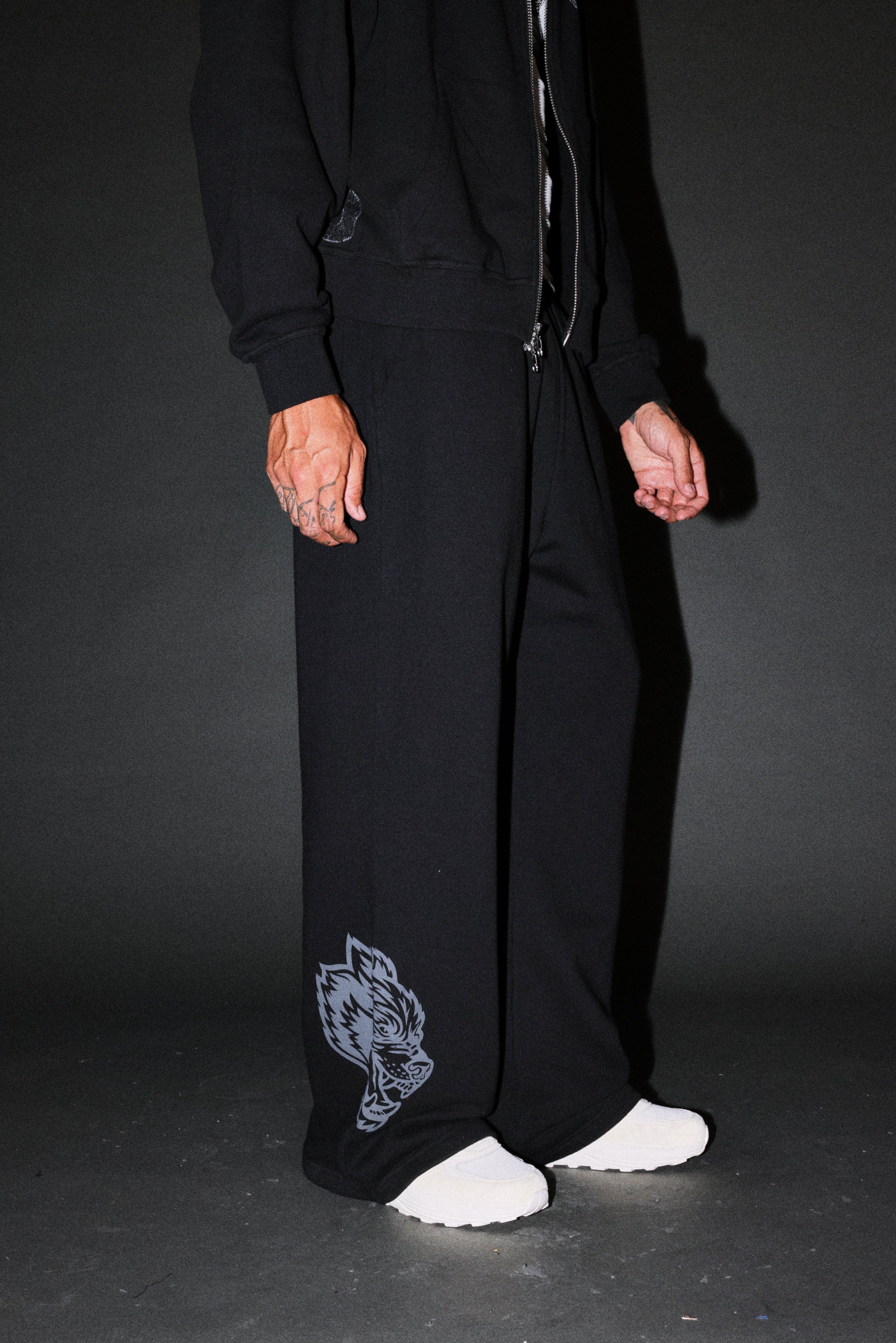 Loyalty Frvr Lennox Sweat Pants in Black — imagem 5