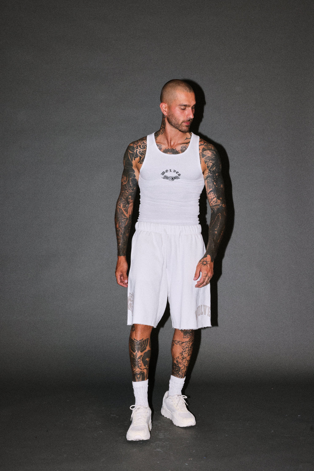 Loyalty Frvr Raw Hem Oversized Post Lounge Sweat Shorts in Cream — imagem 6