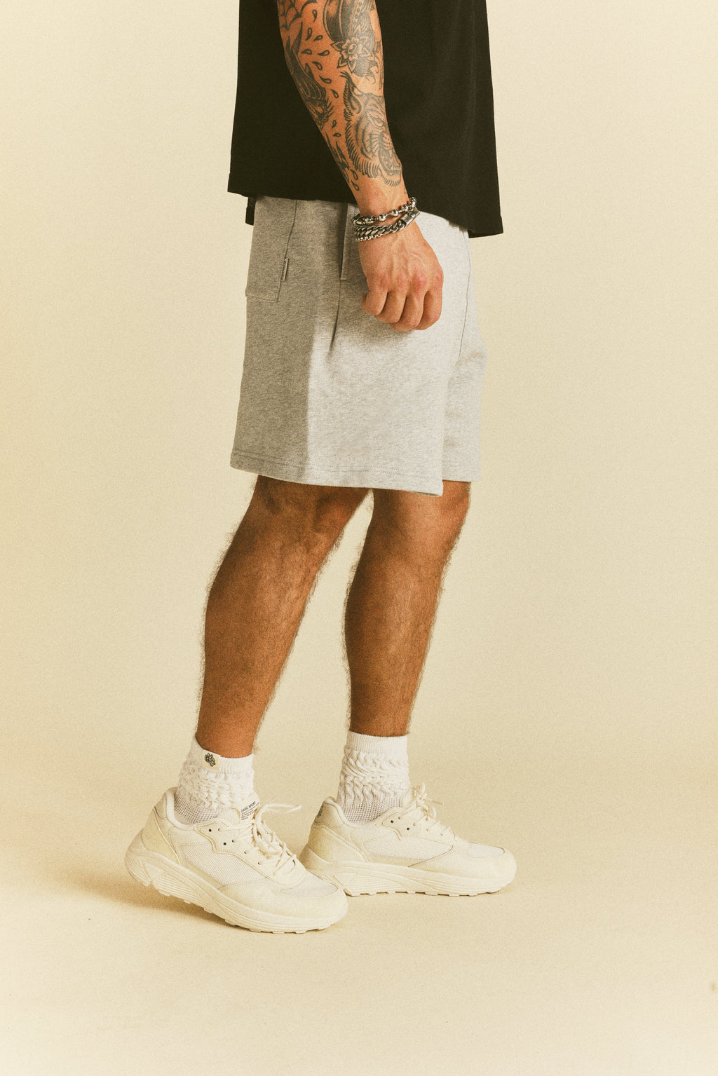 Just Wolves Oversized Post Lounge Sweat Shorts in Light Athletic Gray — imagem 3