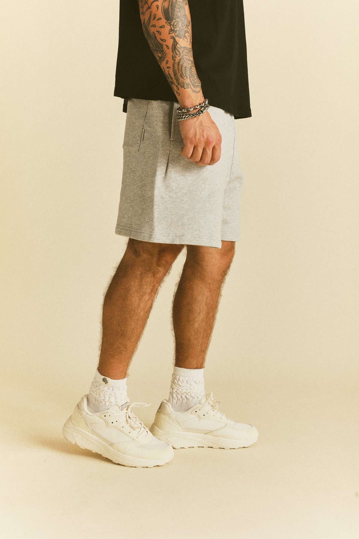 Just Wolves Oversized Post Lounge Sweat Shorts in Light Athletic Gray — imagem 3