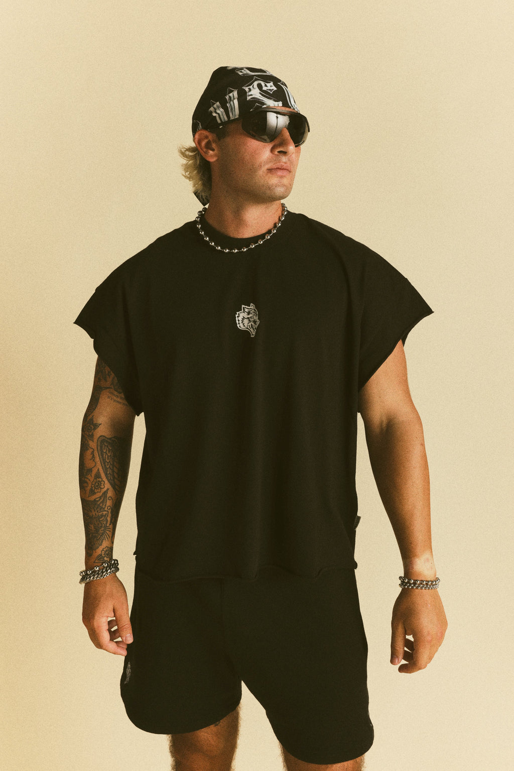Wolf Head Grunge Cut-Off Tee in Black — imagem principal