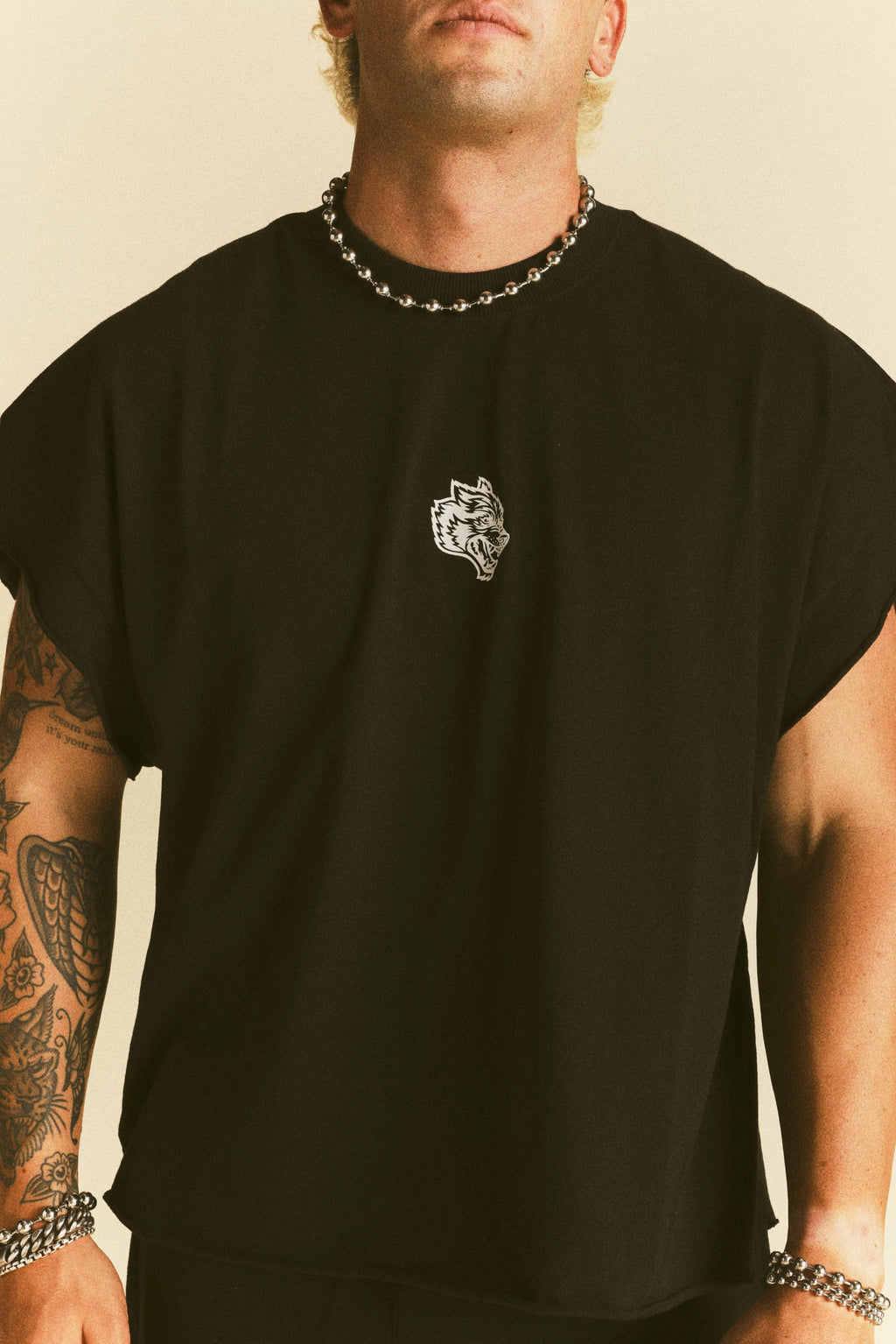 Wolf Head Grunge Cut-Off Tee in Black — imagem 5