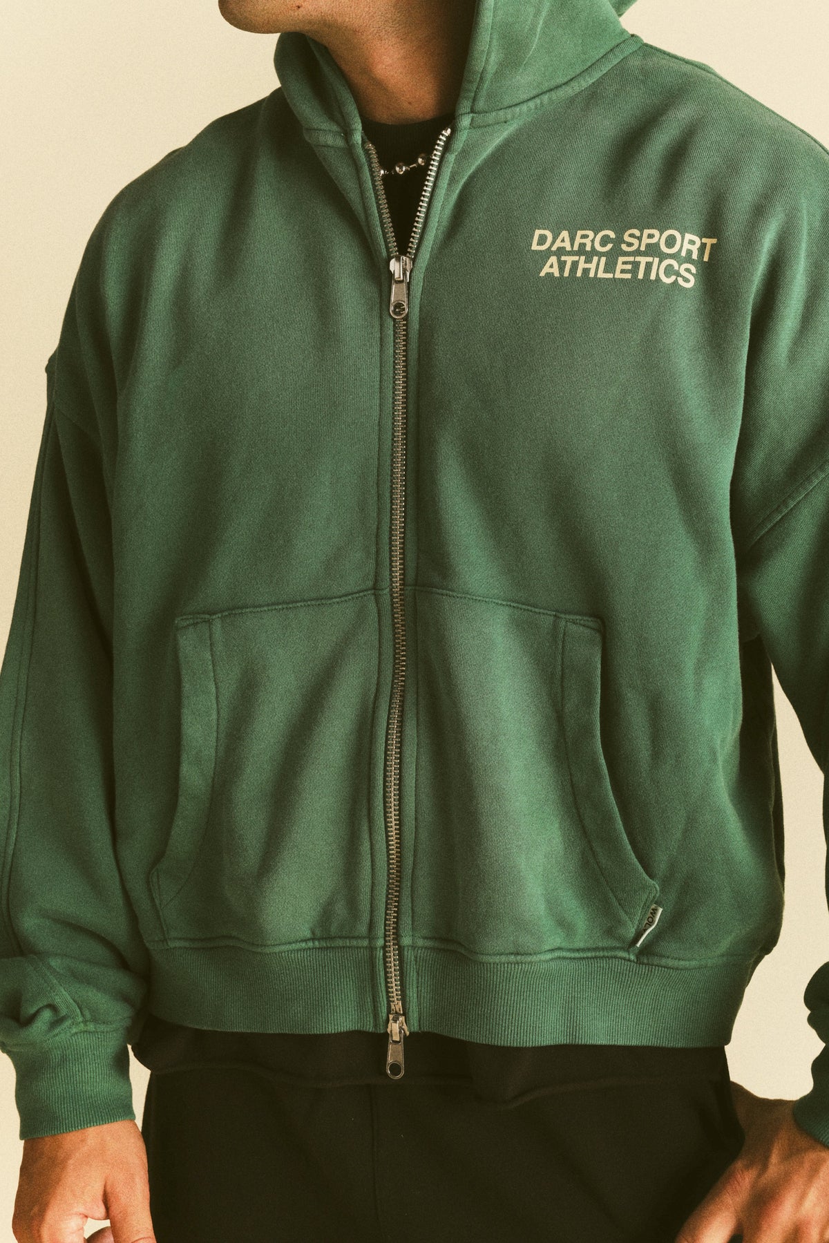 "Darco" Double Zip Hoodie in Sierra Pine Sun Fade — imagem 6
