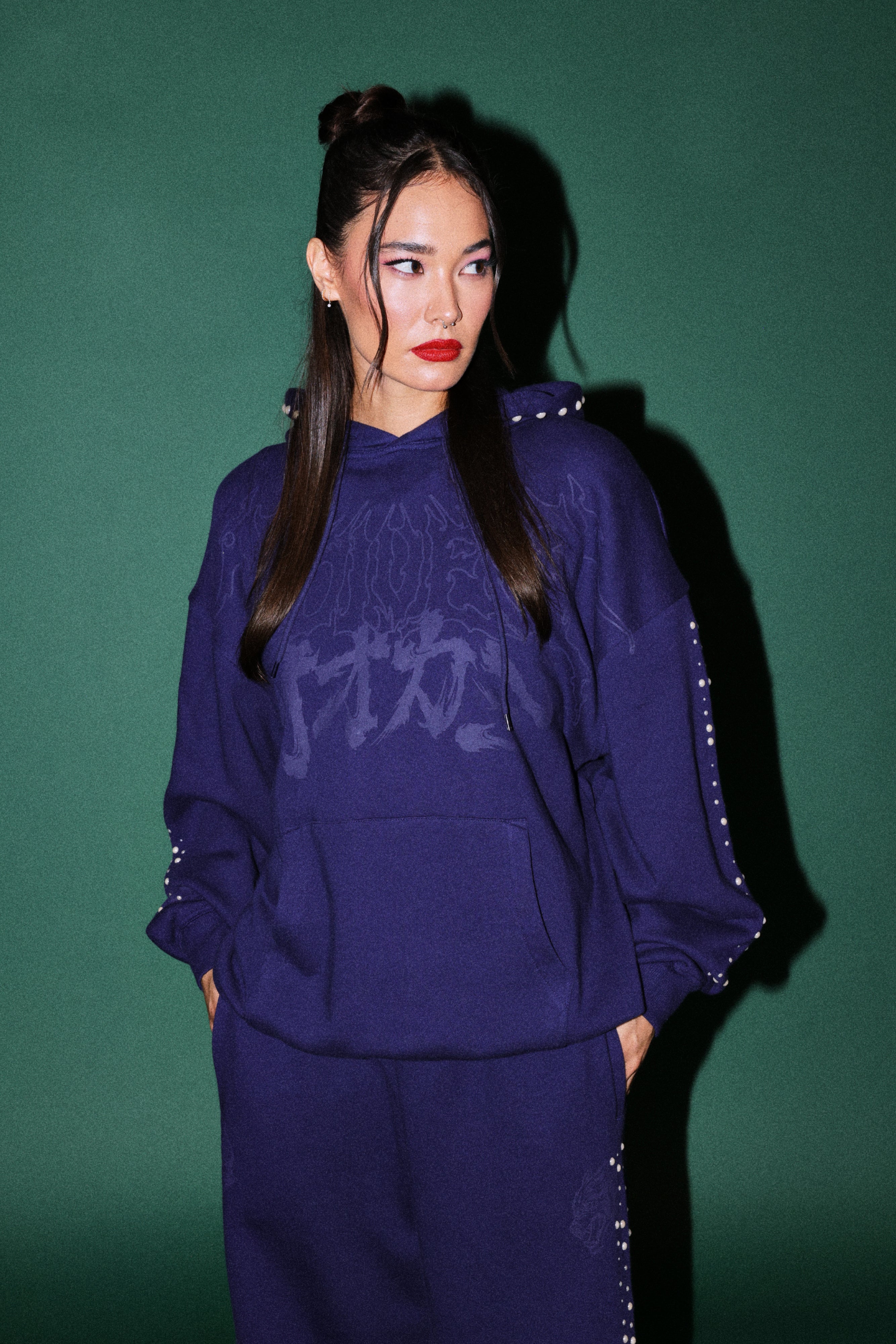 Okami Forever Bishop Hoodie in Royal Navy — imagem 13