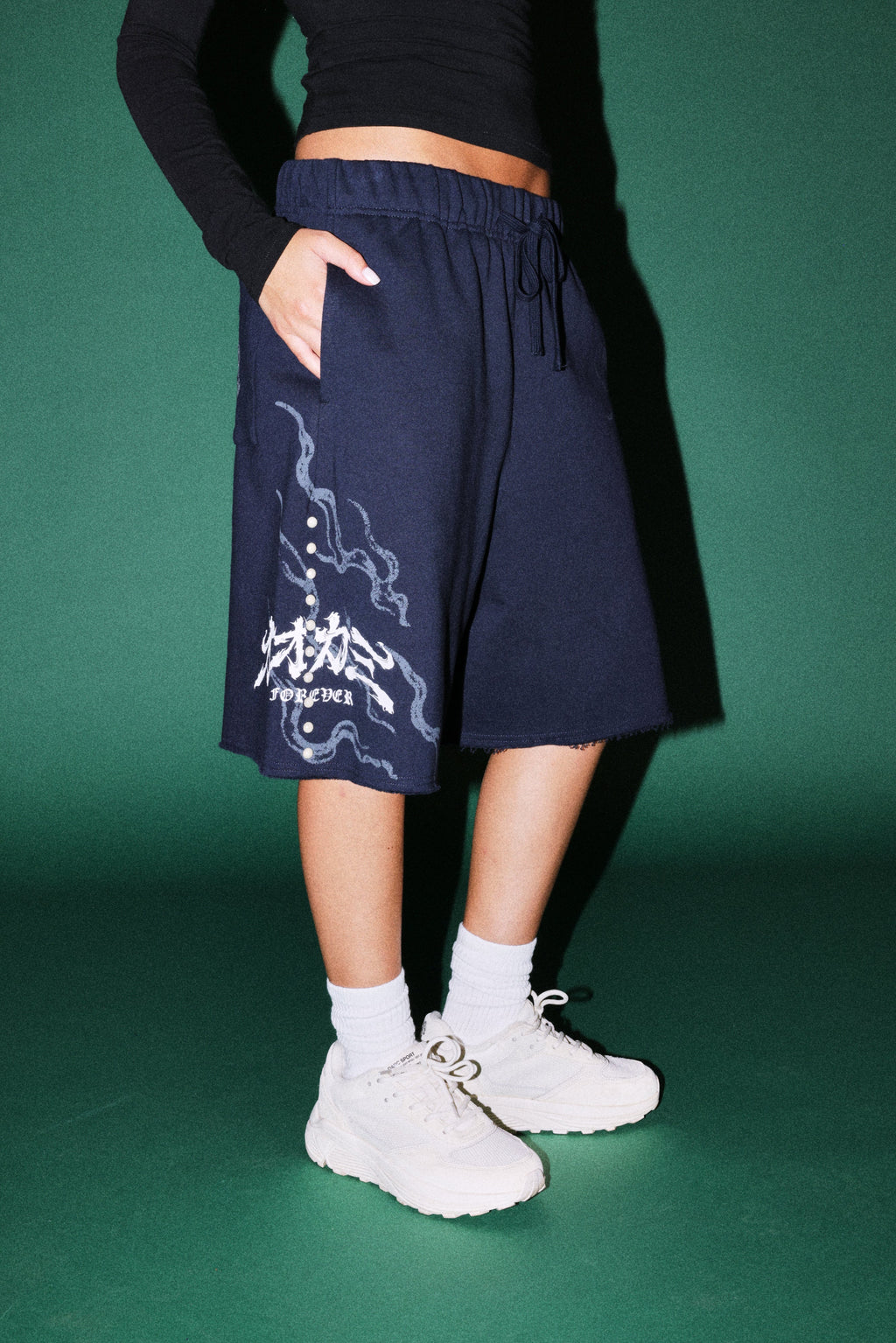 Kokuryu Grunge Oversized Raw Hem Post Lounge Sweat Shorts in Navy — imagem 6