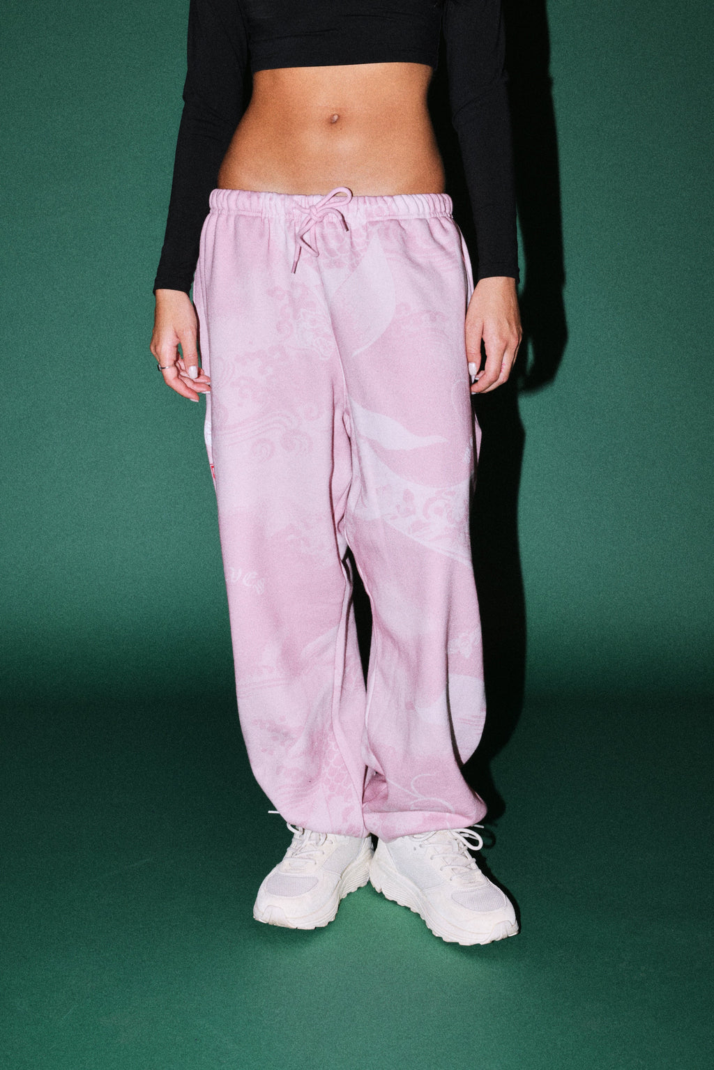 Darc Koi Lightweight Lounger Sweat Pants in Serenity Pink — imagem 1
