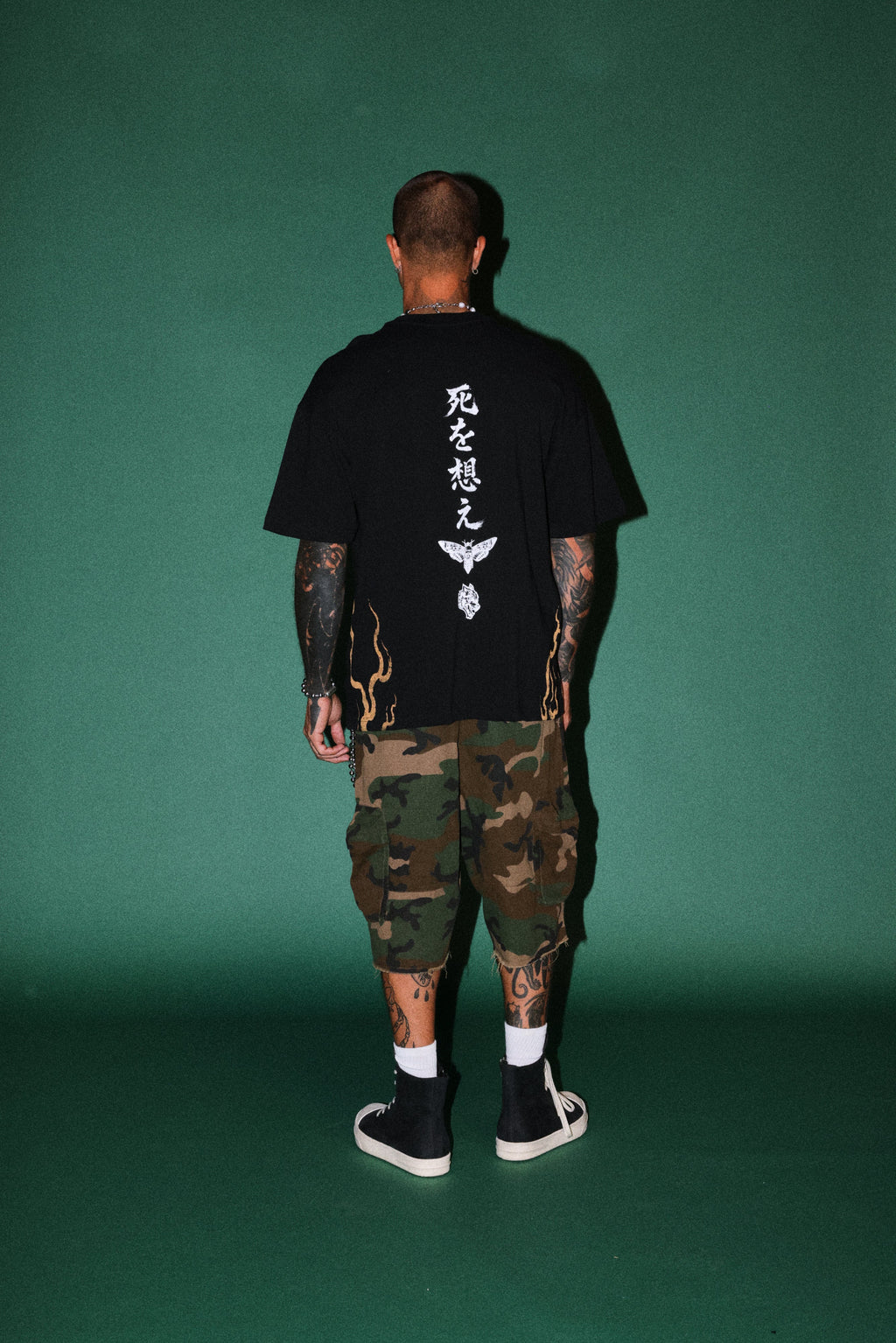 Mourning Flame Premium Oversized Tee in Black — imagem 6