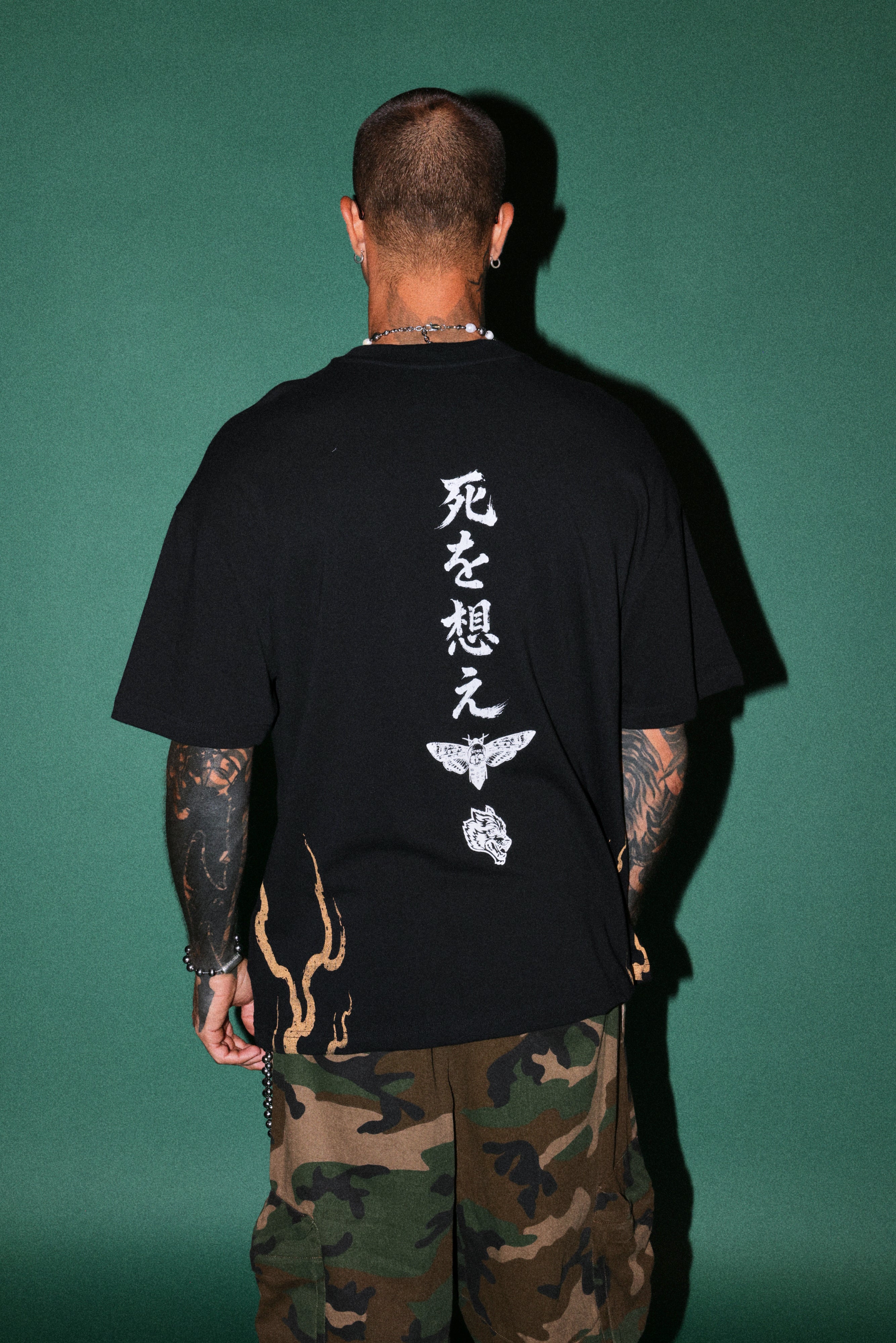 Mourning Flame Premium Oversized Tee in Black — imagem 2