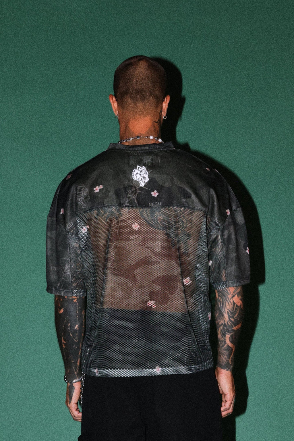 Ghost Oni Emmitt Football Jersey in Warrior In A Garden Black Camo — imagem 3