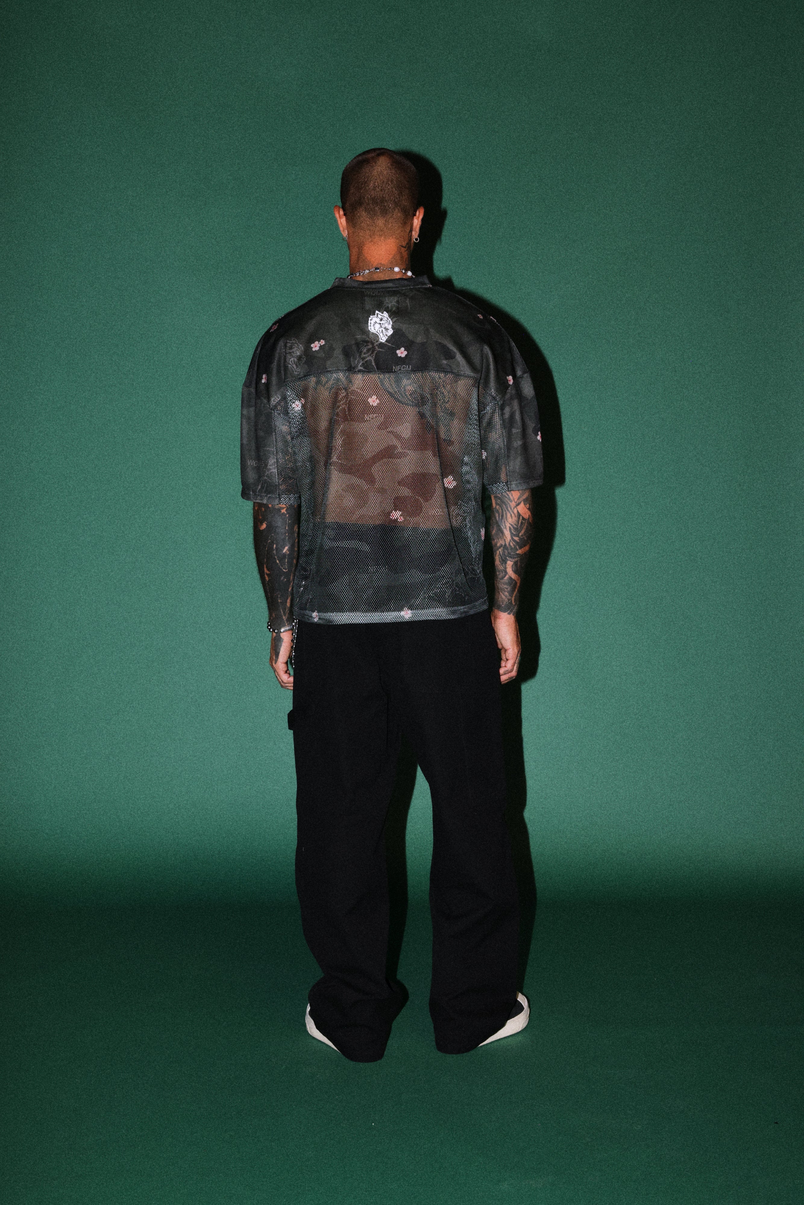 Ghost Oni Emmitt Football Jersey in Warrior In A Garden Black Camo — imagem 7